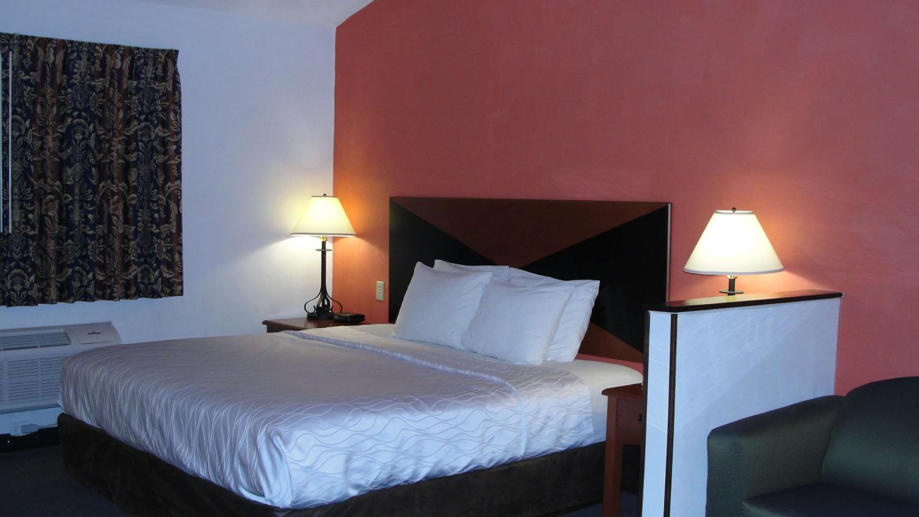 King Room with Sofa Bed - Photo 1