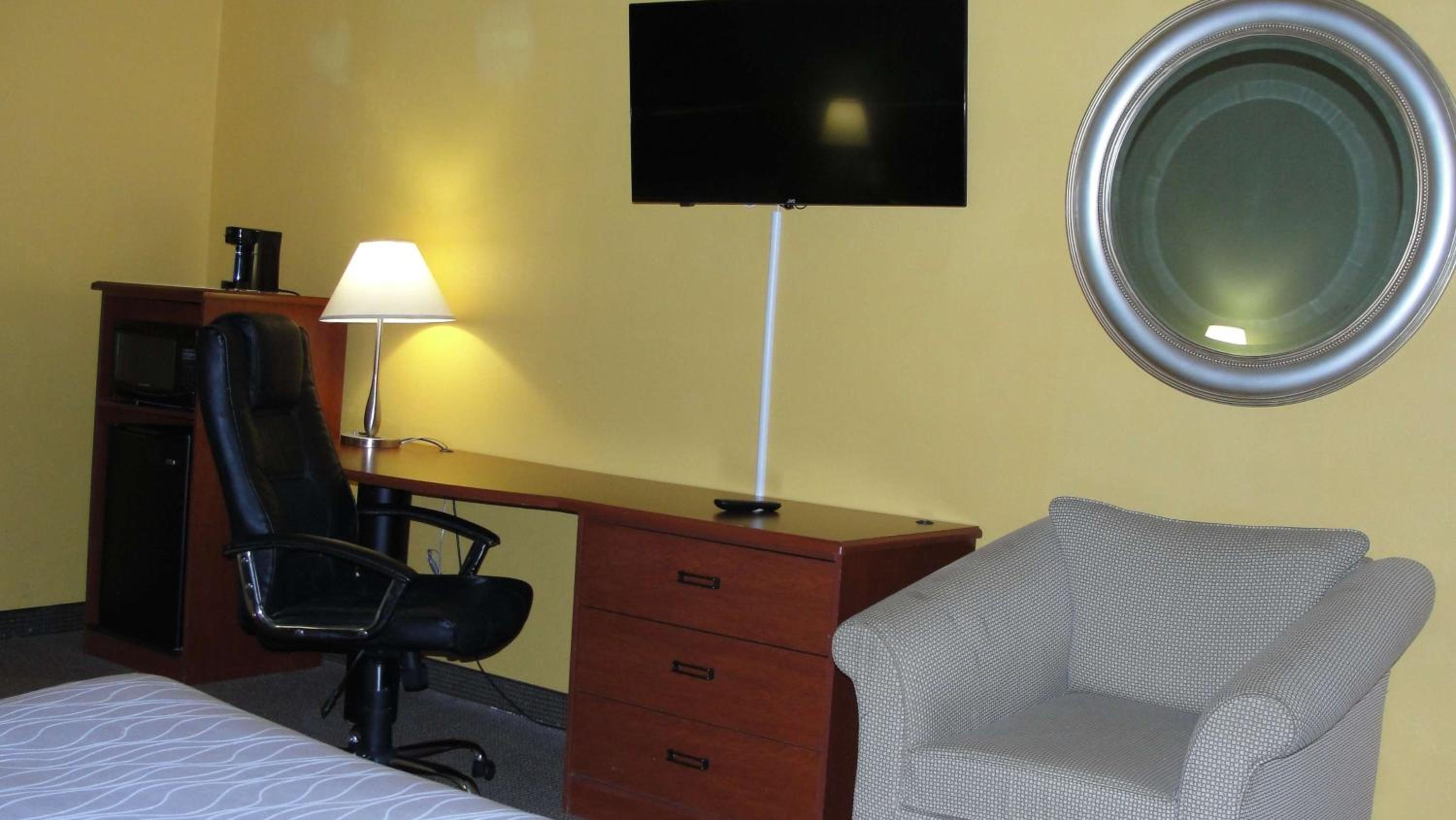 King Suite with Whirlpool - Smoking - Photo 4