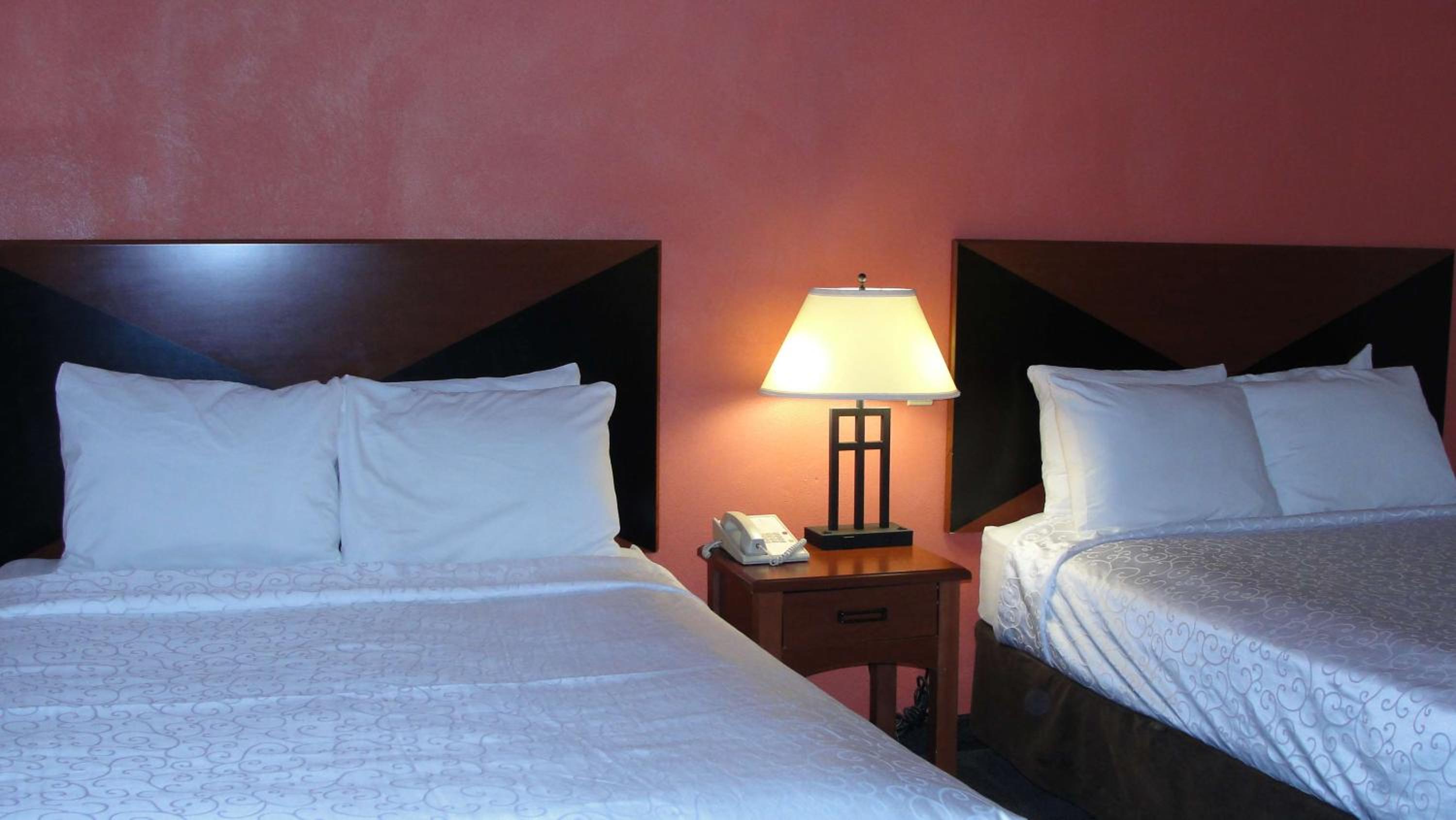 Queen Room with Two Queen Beds - Photo 5