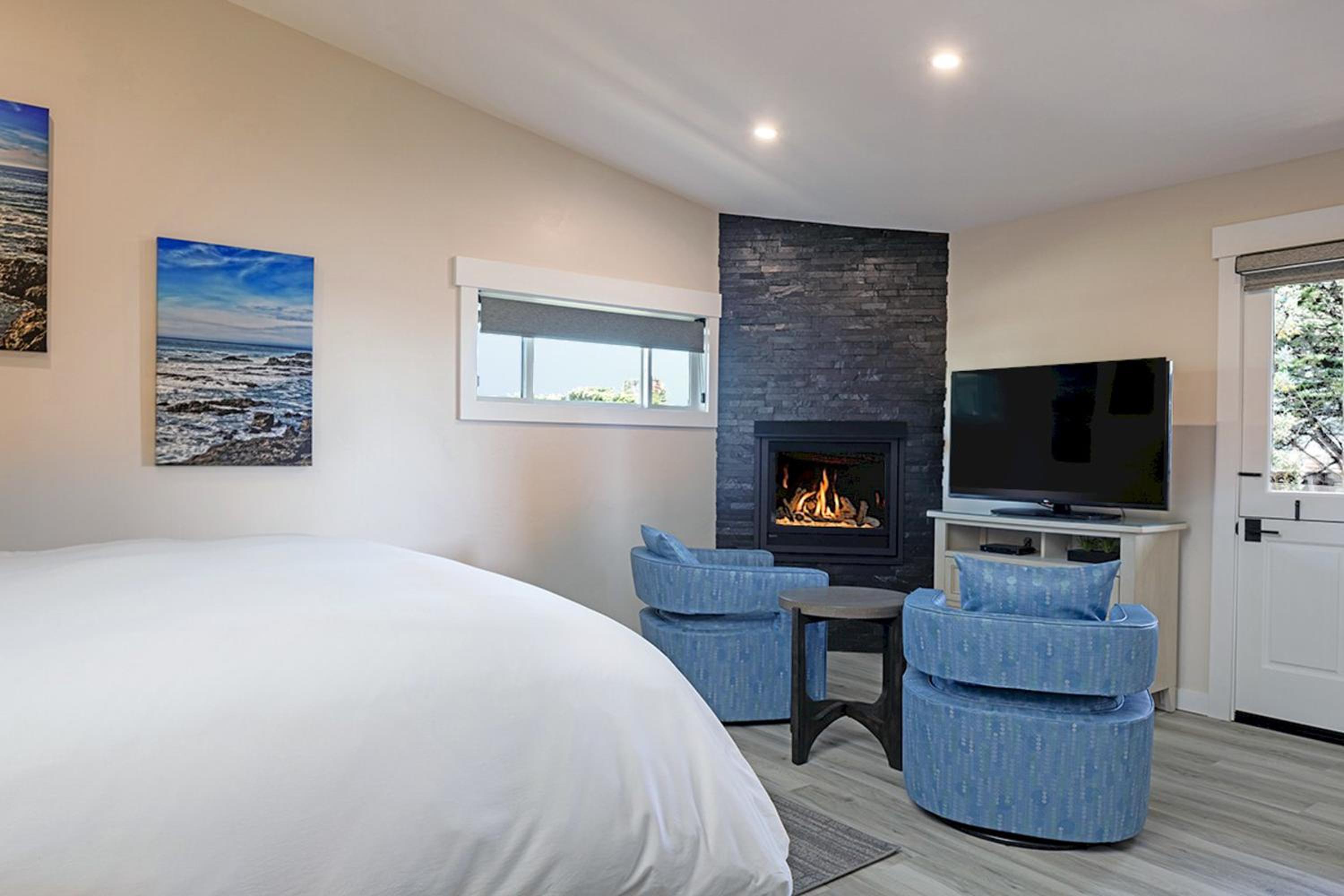 Premium King Room - Photo 3