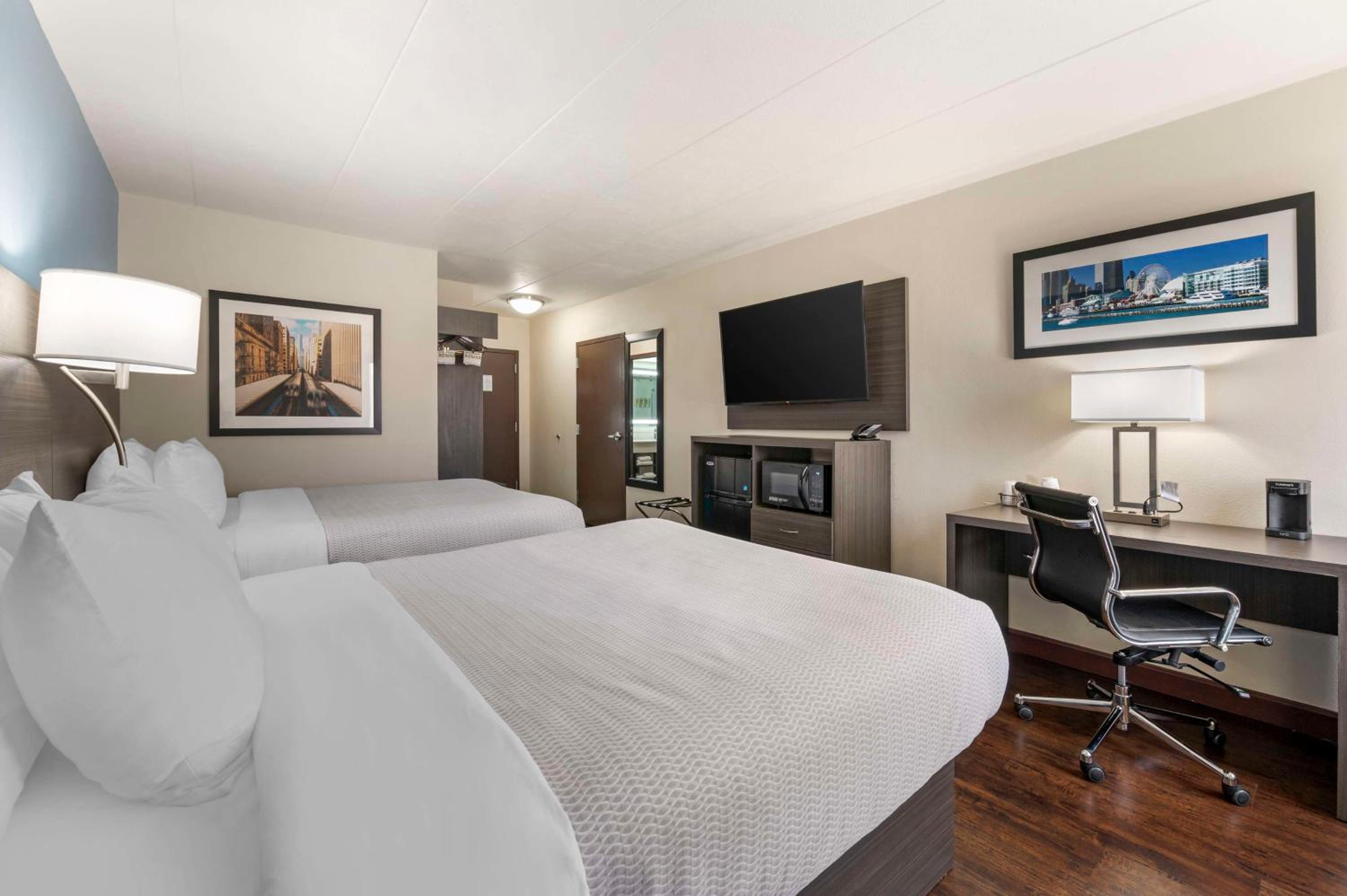 Queen Room with Two Queen Beds - Disability Access - Photo 2