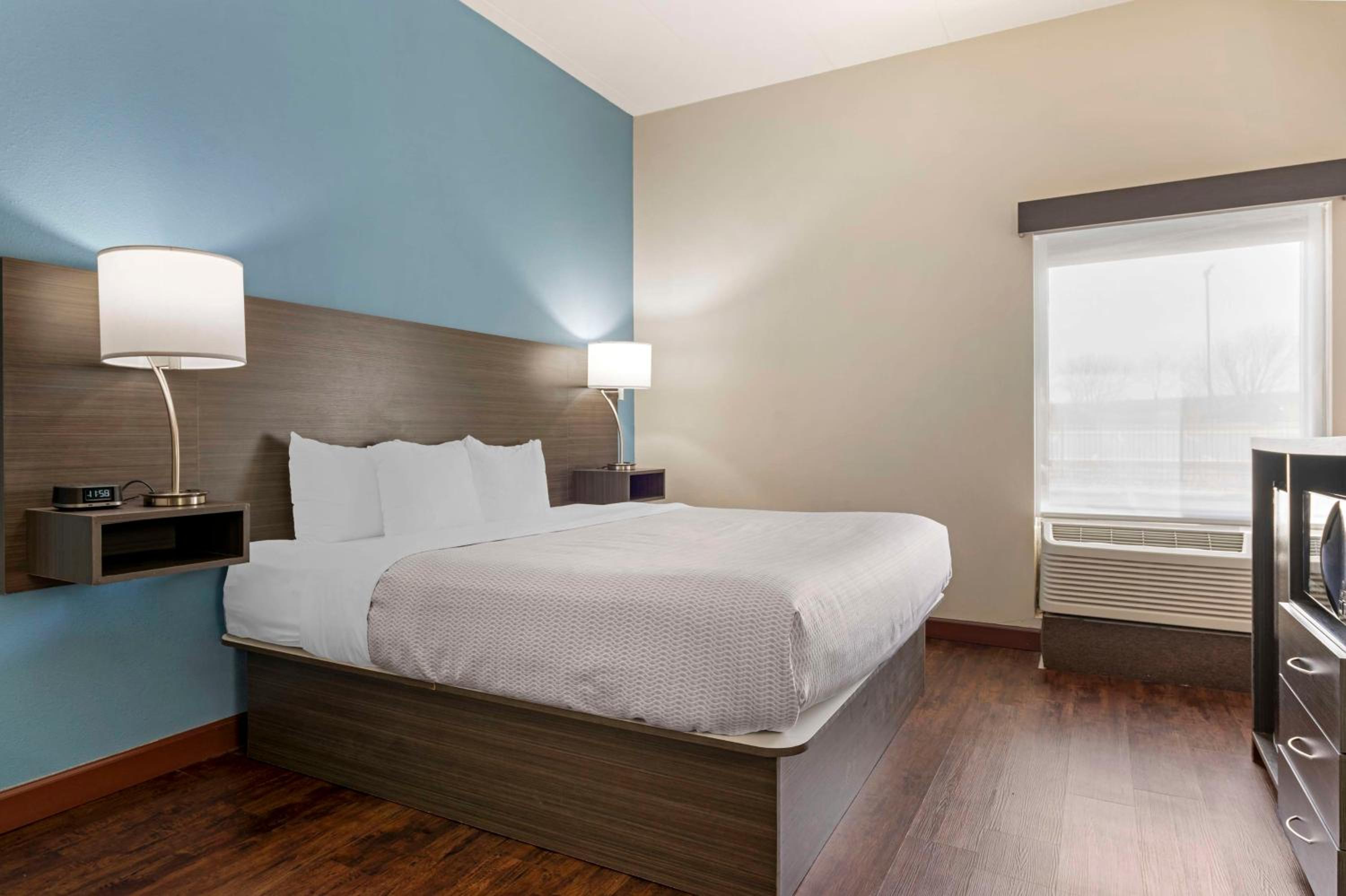 King Room with Whirlpool photo 3