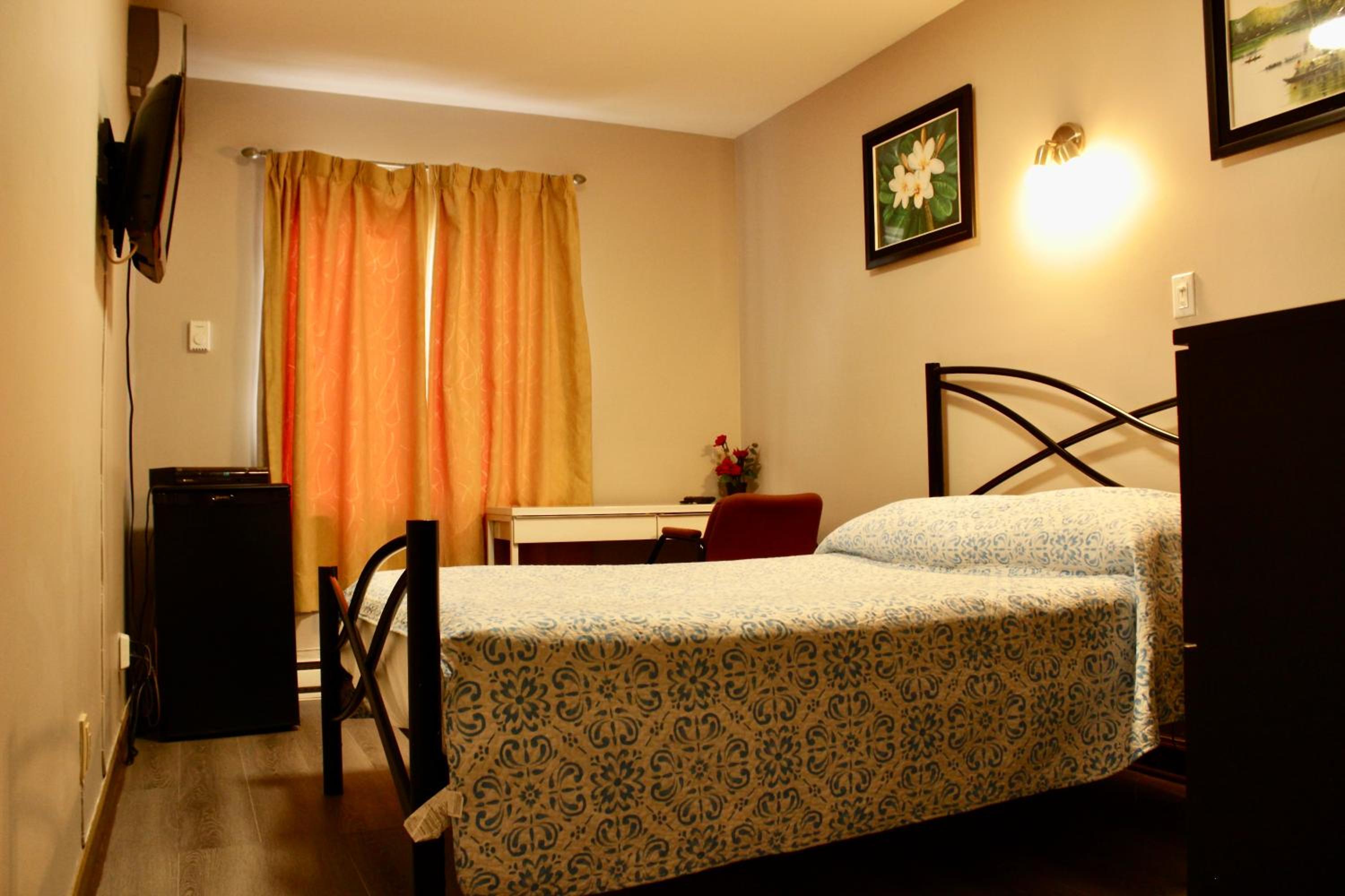 Double Room - Photo 6