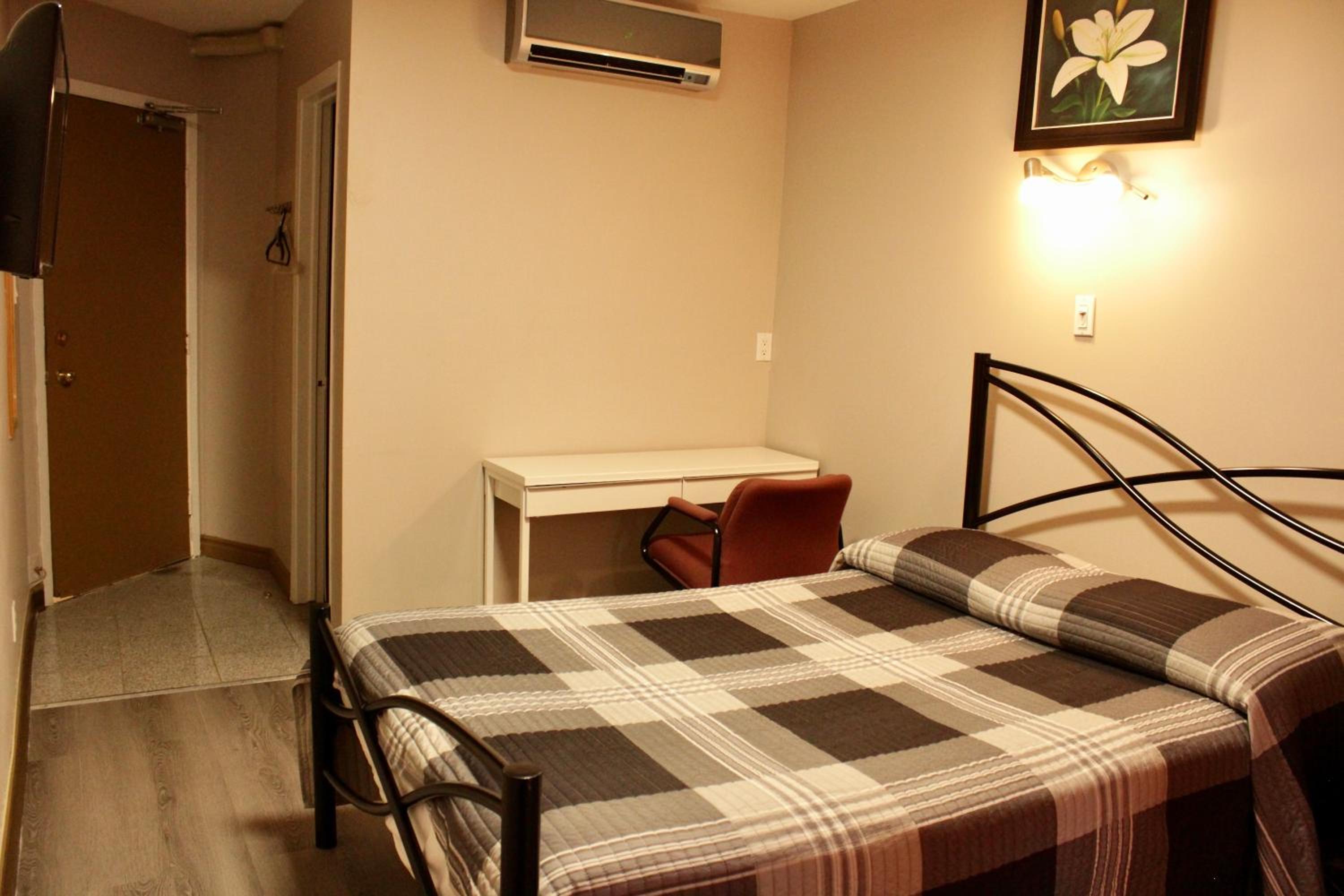 Double Room - Photo 7