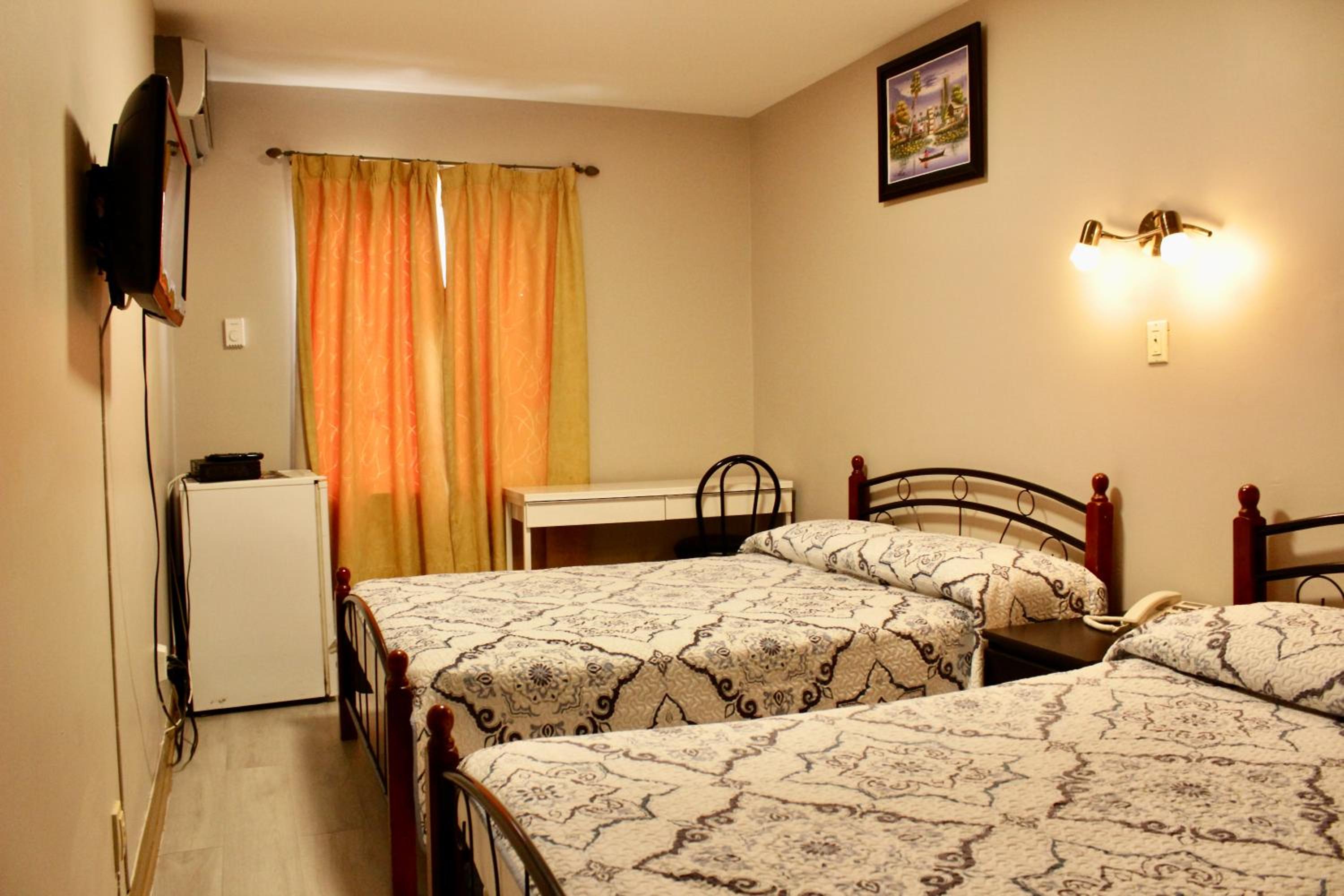Double Room with Two Double Beds - Photo 3