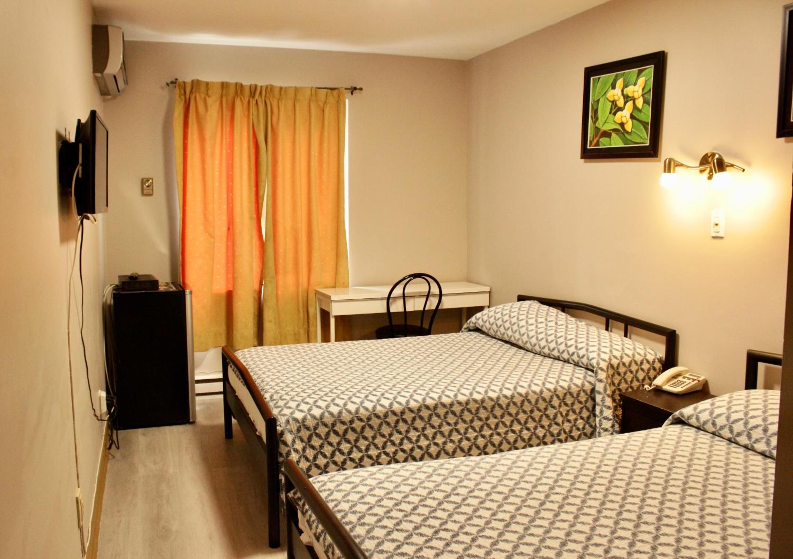 Double Room with Two Double Beds - Photo 6