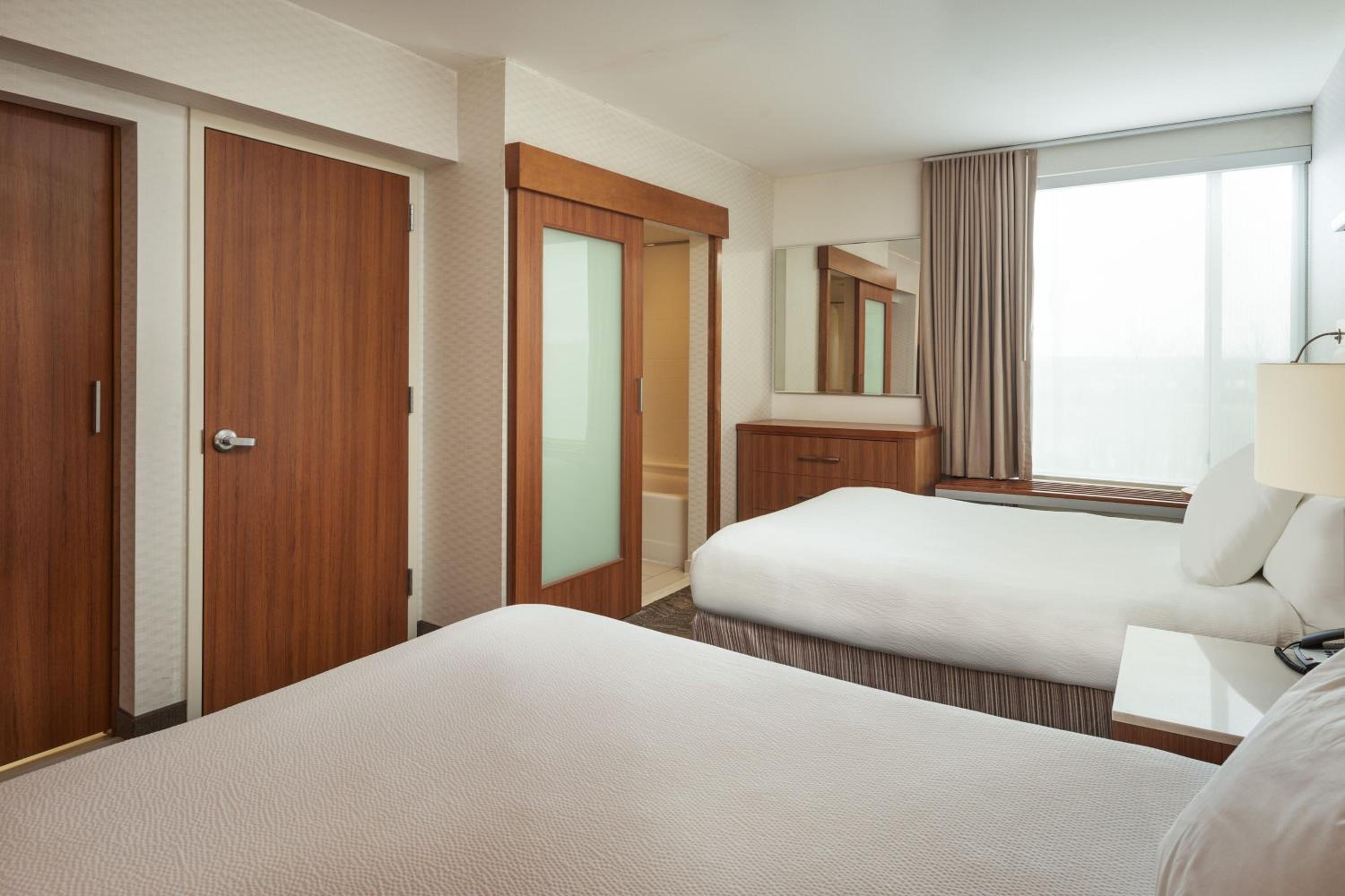 Queen Suite with Two Queen Beds and Trundle Bed - Photo 7