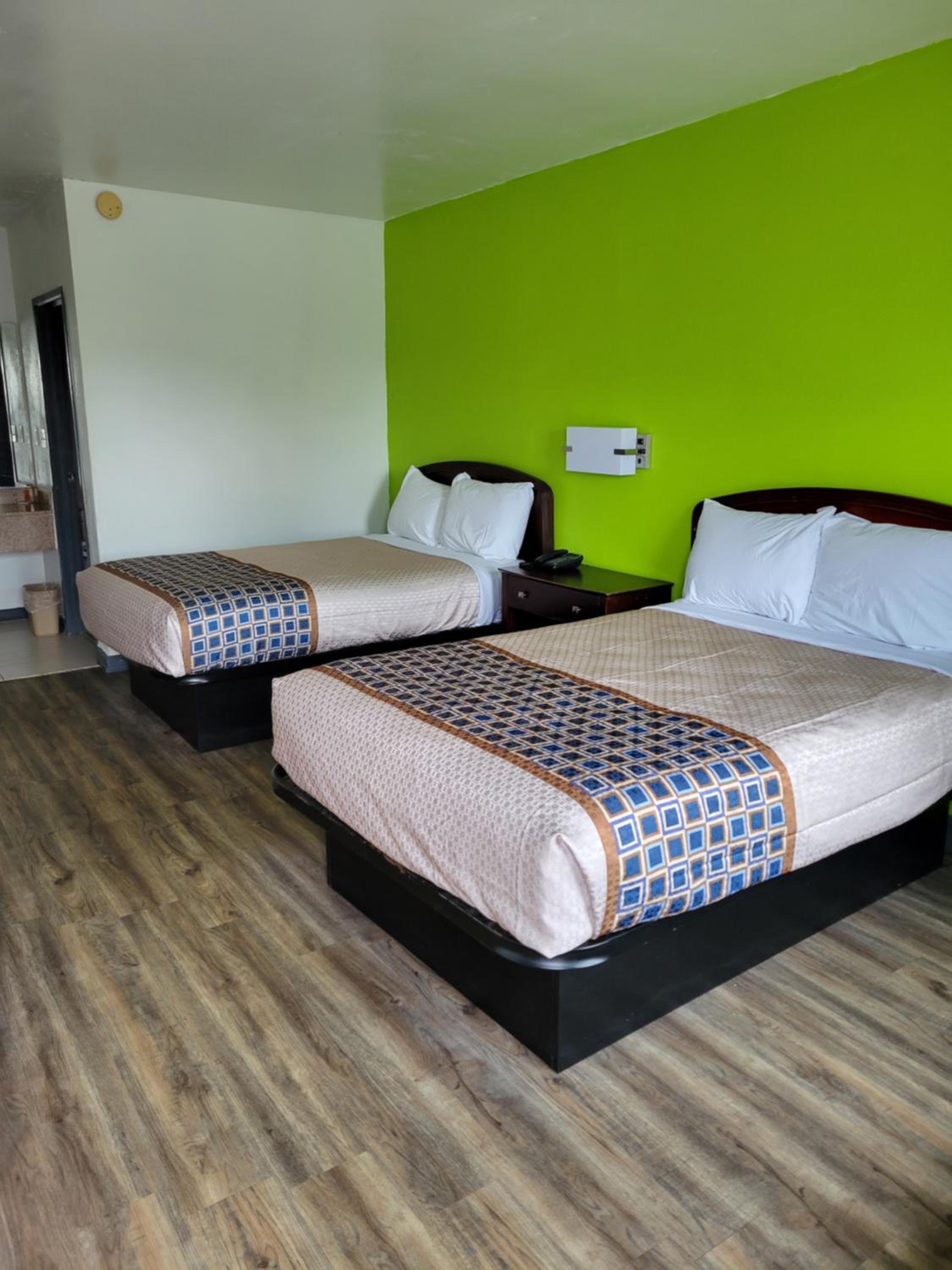Double Room with Two Double Beds - Smoking - Photo 2