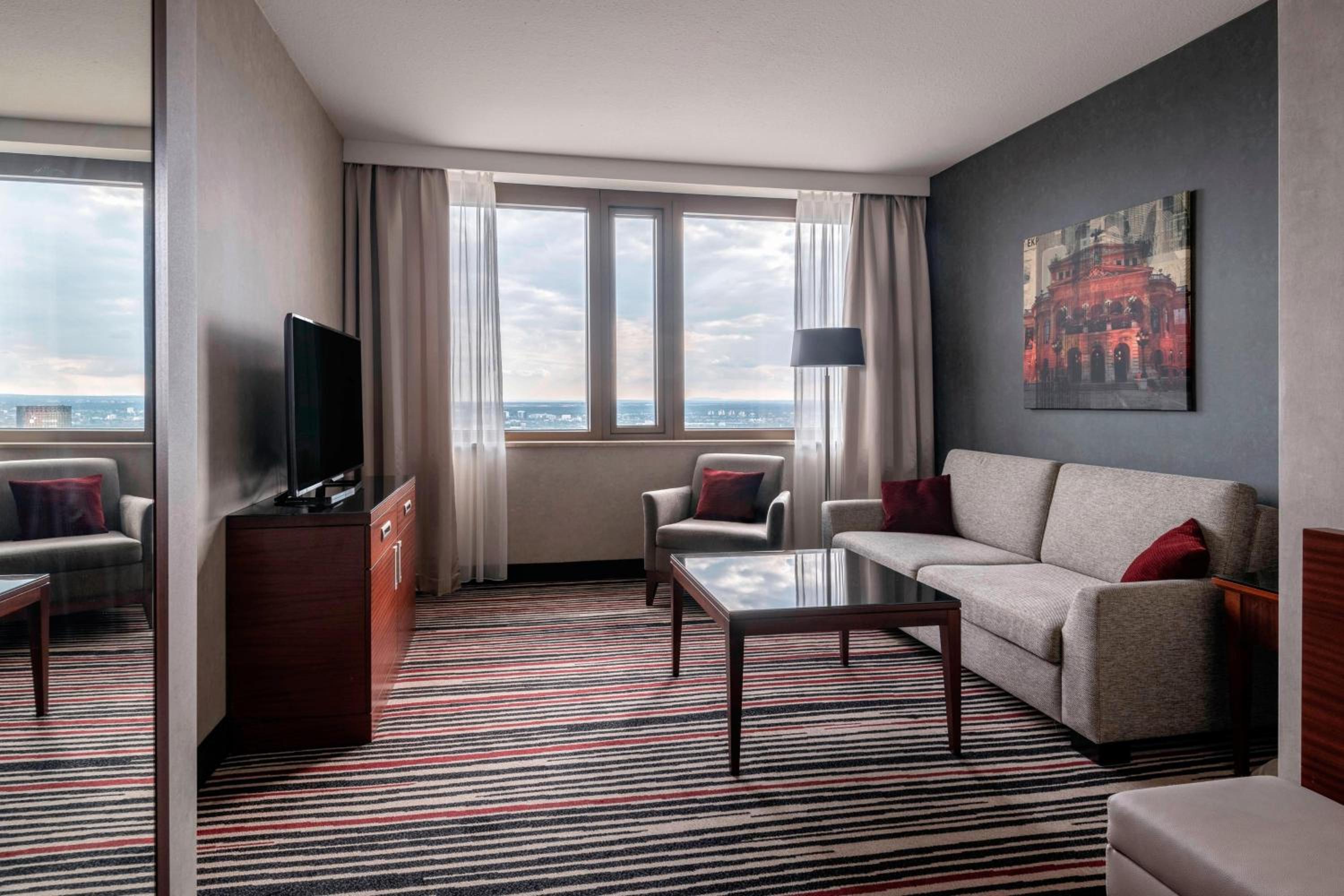 Junior Club Suite, M Club lounge access, 1 Bedroom Junior Suite, 1 King, High floor