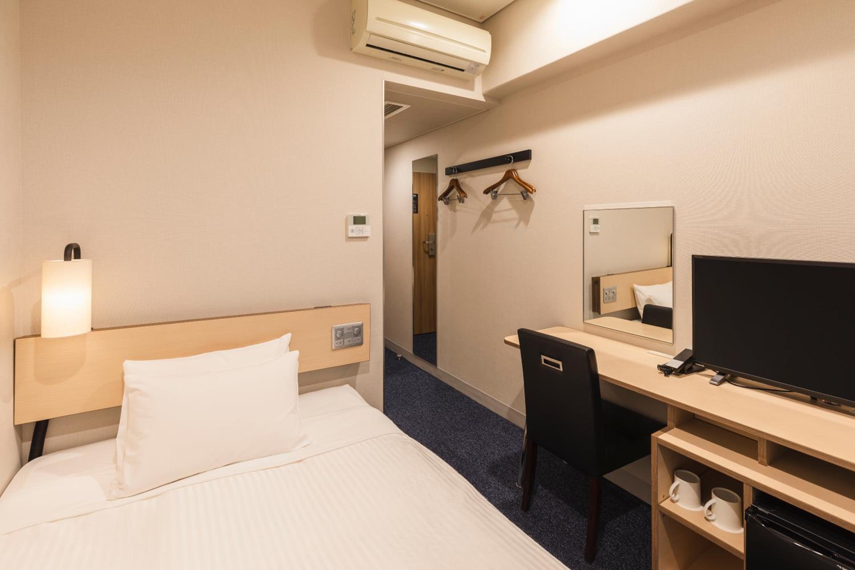 Single Room - Non-Smoking photo 2
