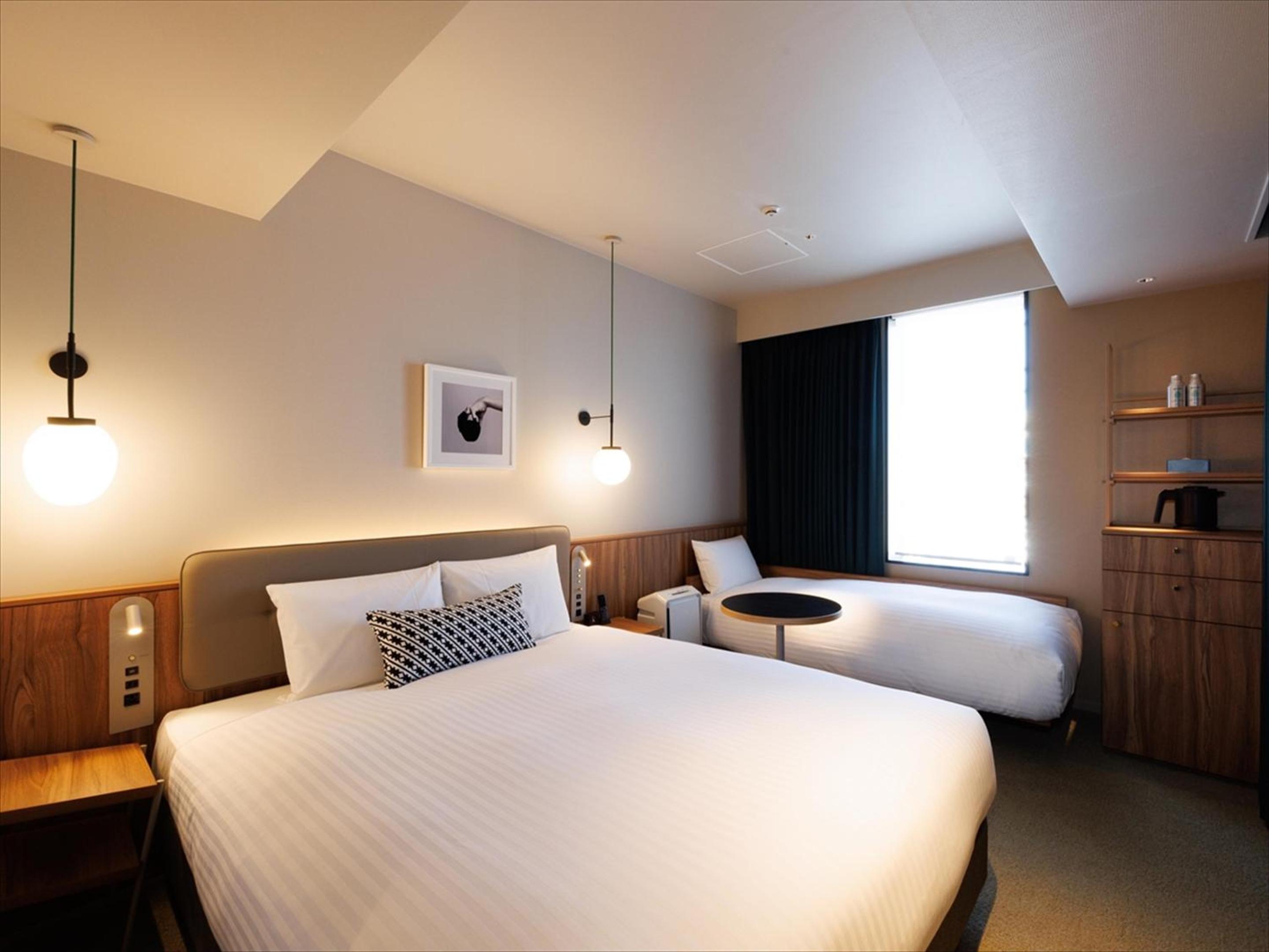 Comfort Queen Room with Sofa Bed - Photo 1