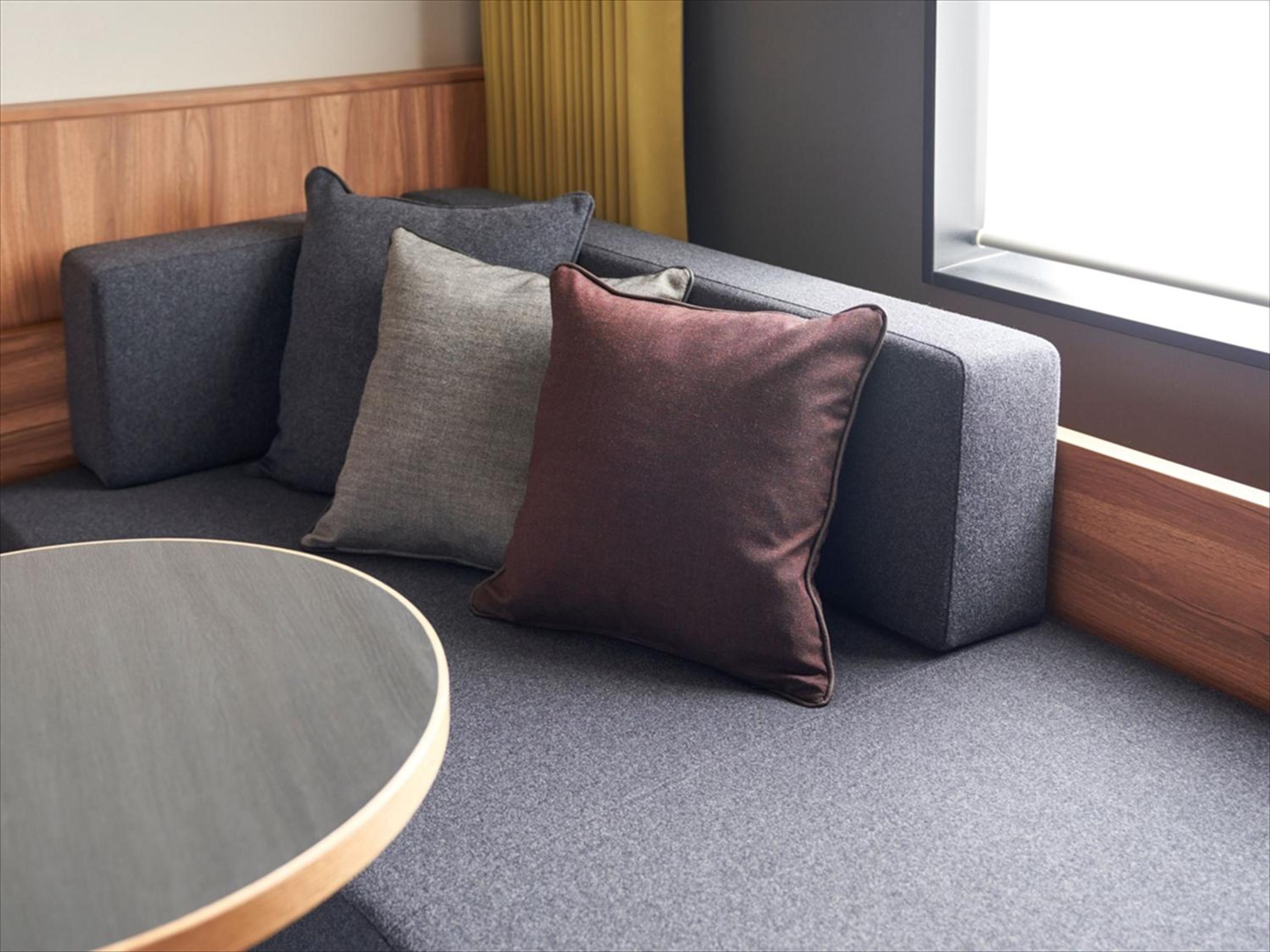 Standard Twin Room with Sofa - Photo 10