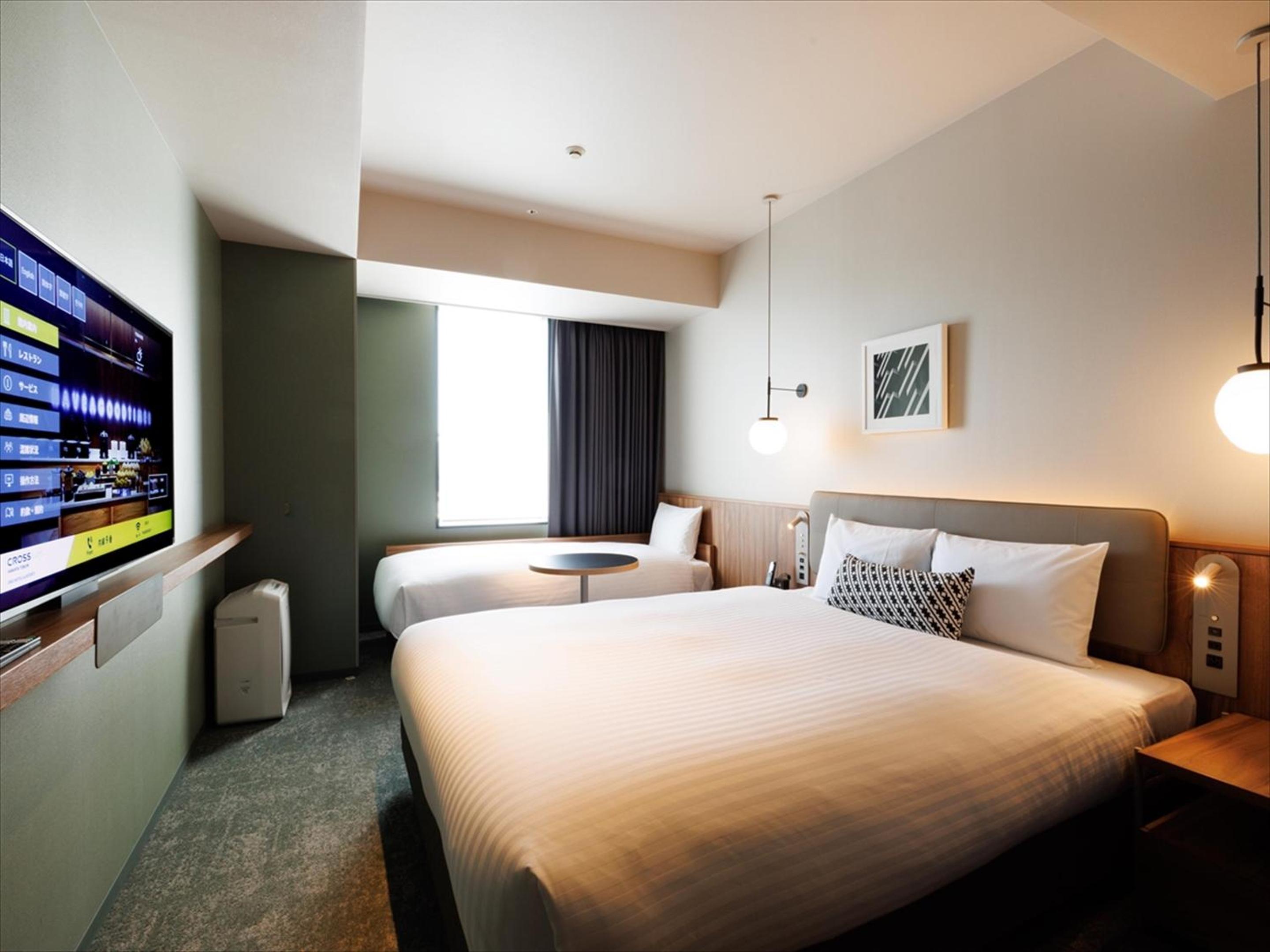 Standard Queen Room with Sofa Bed - Photo 1
