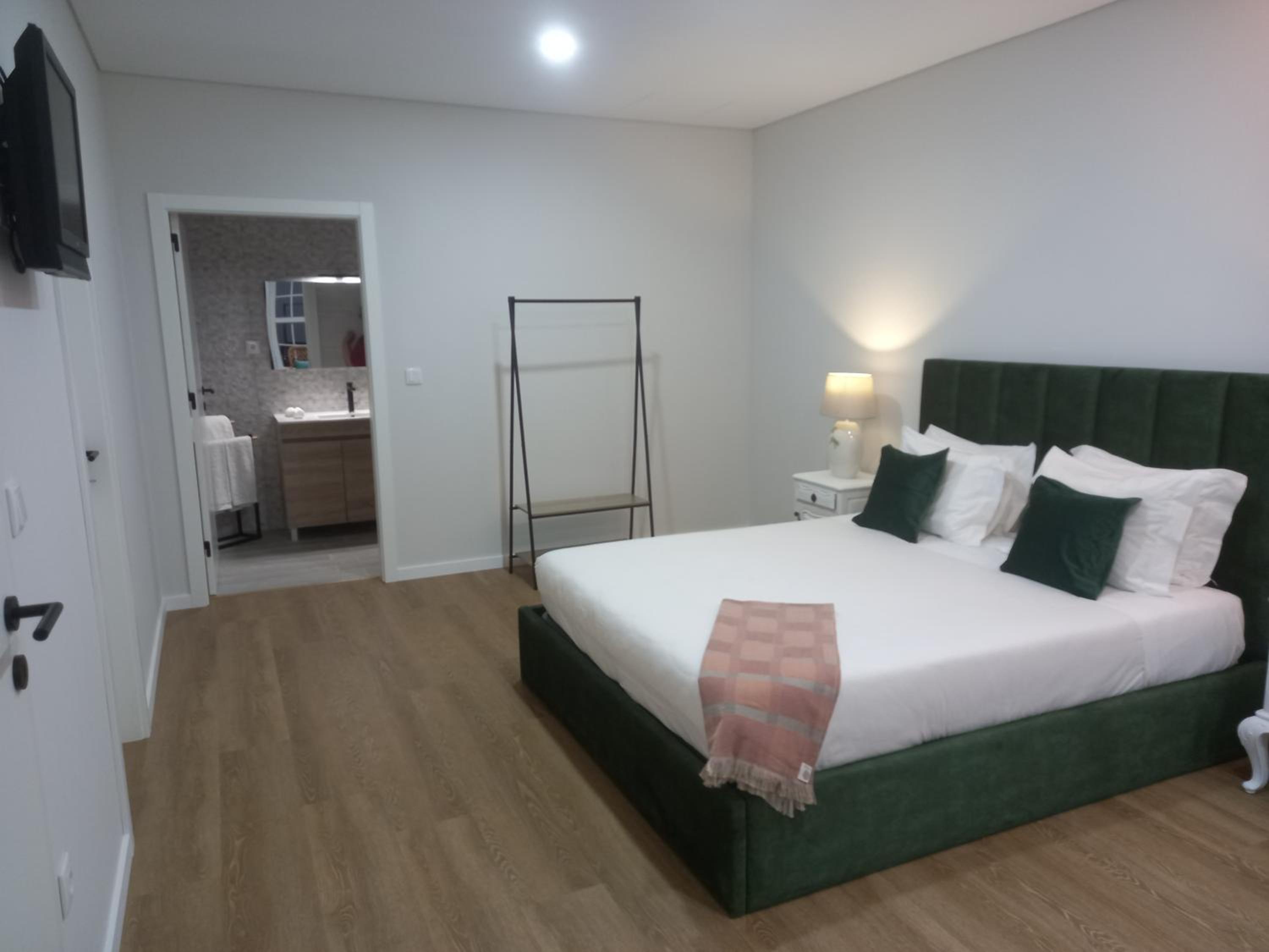 Suite with City View - Photo 5