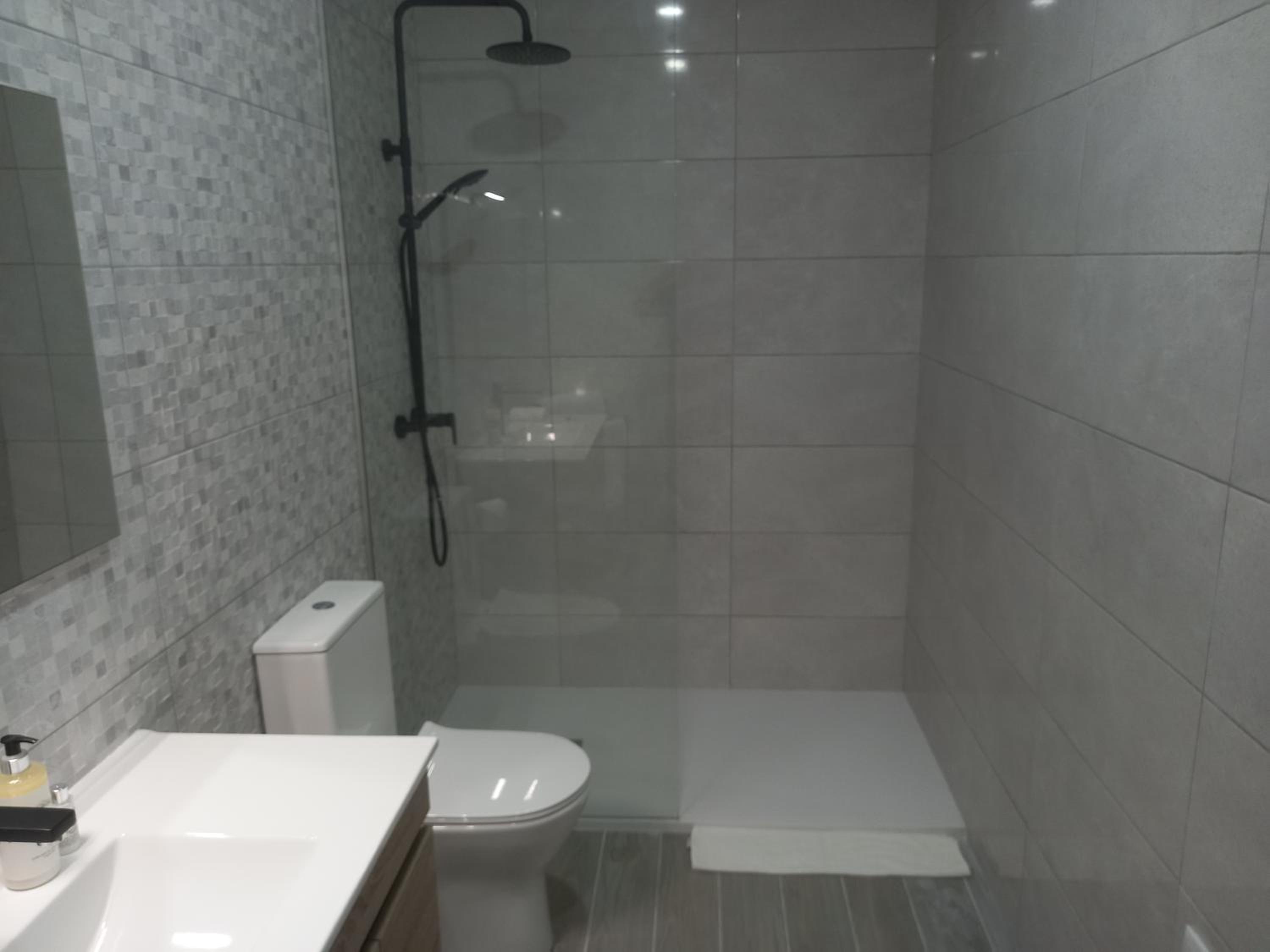 Suite with City View - Photo 9