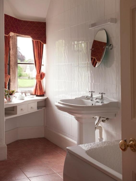Classic King or Twin Room