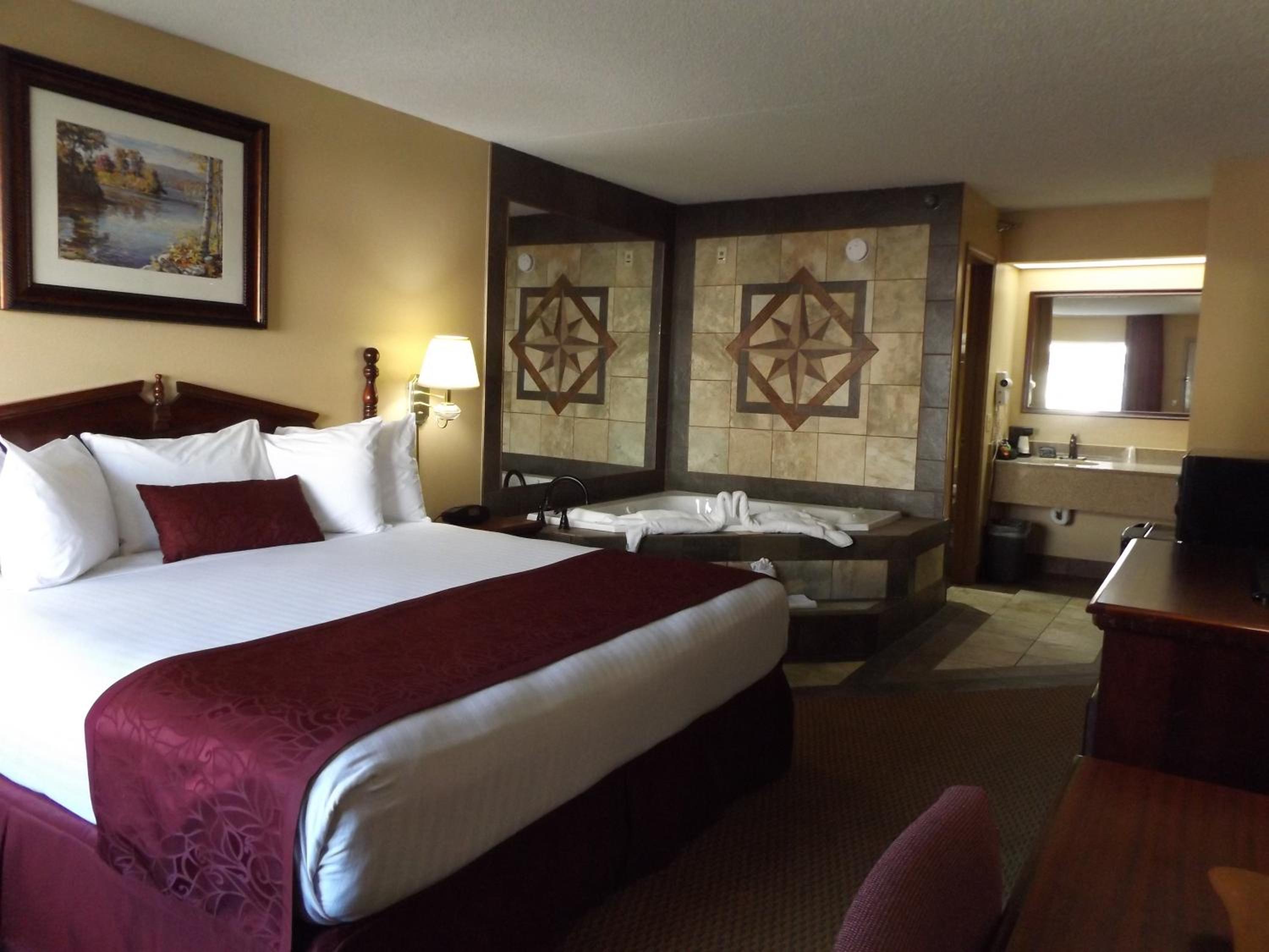  Plush King Bed with Jacuzzi (Ground Level) - Photo 1