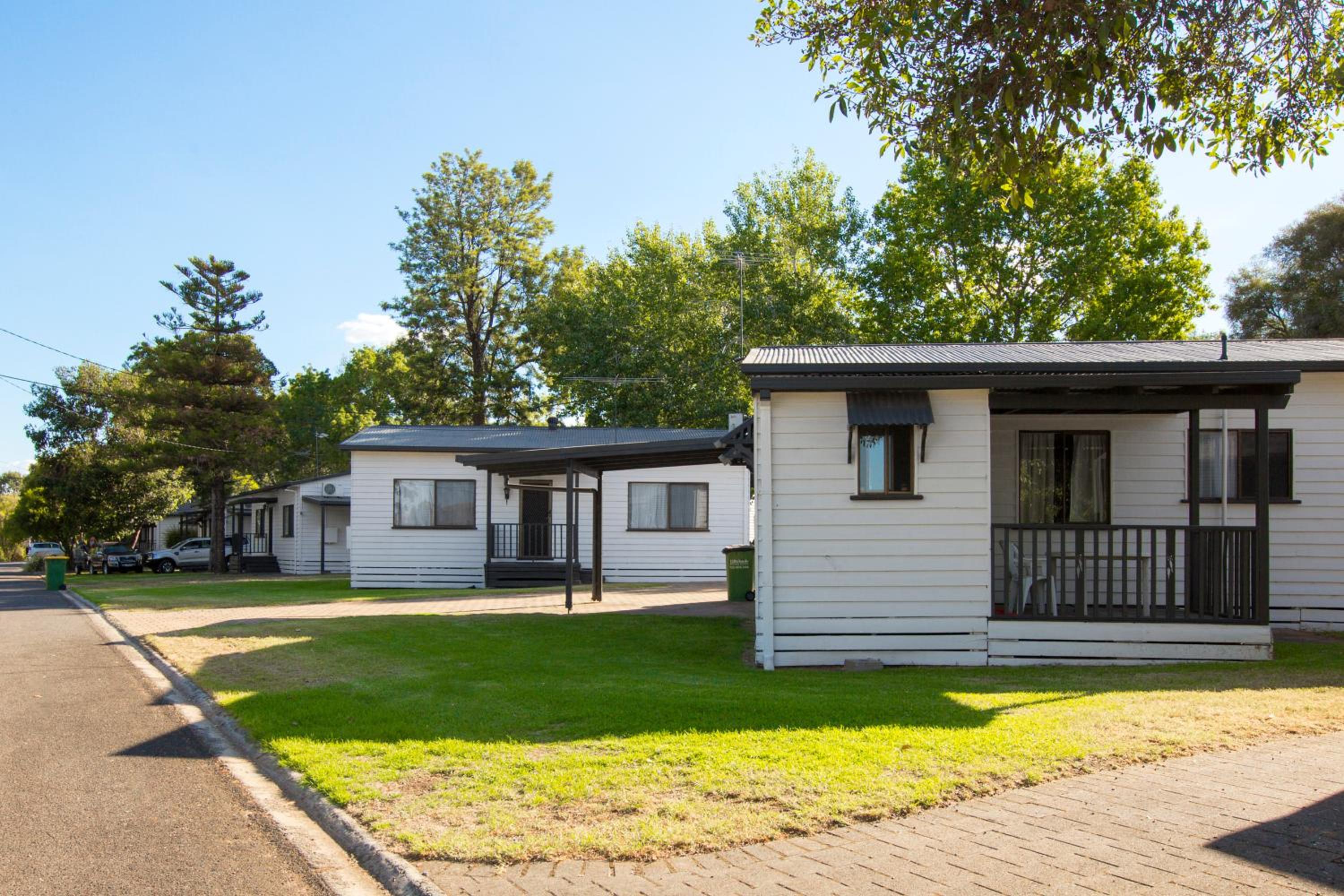 Three-Bedroom House - Photo 4