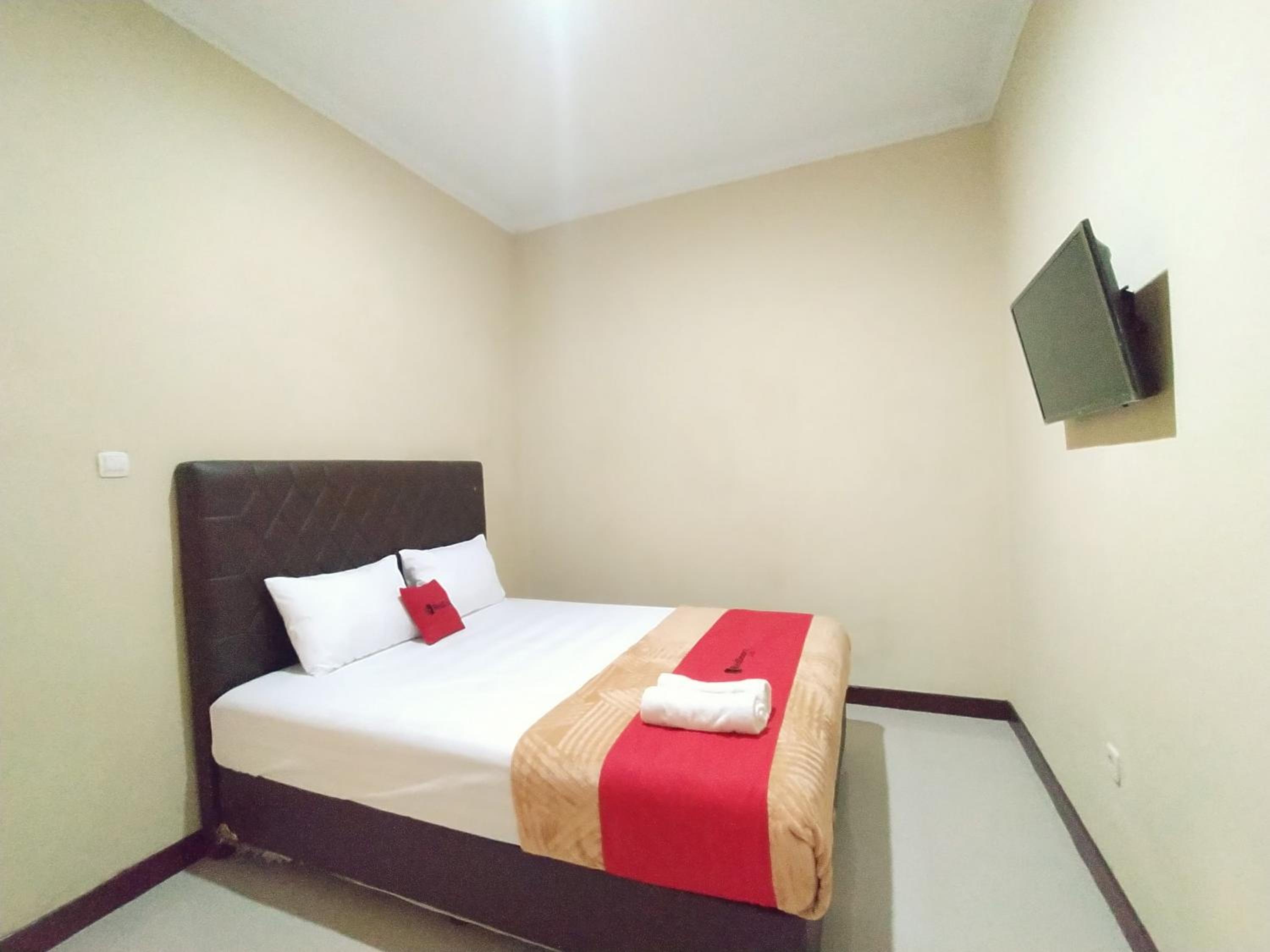 Standard Double Room - Photo 12