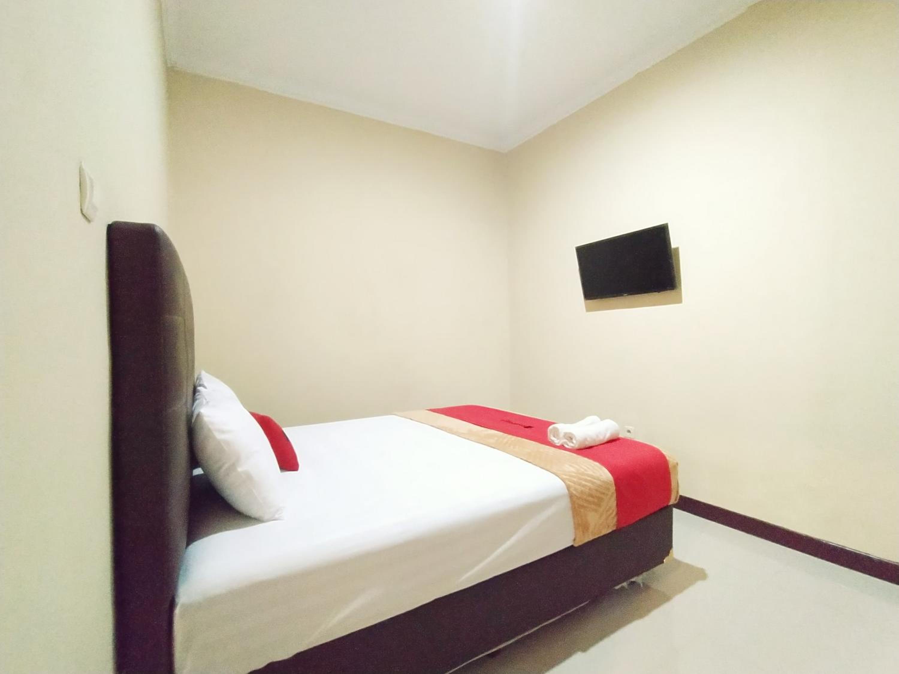 Standard Double Room - Photo 11