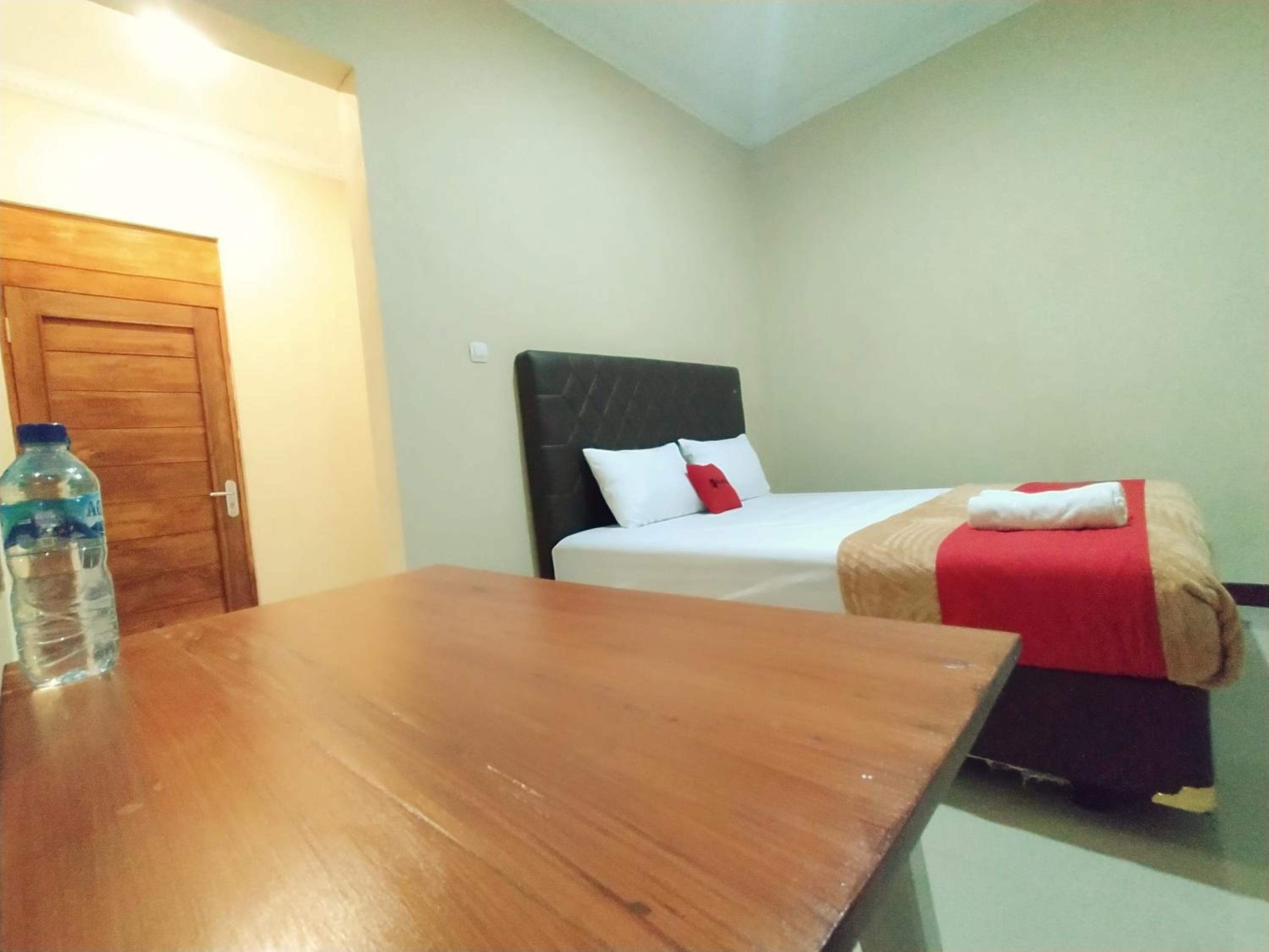Standard Double Room - Photo 9
