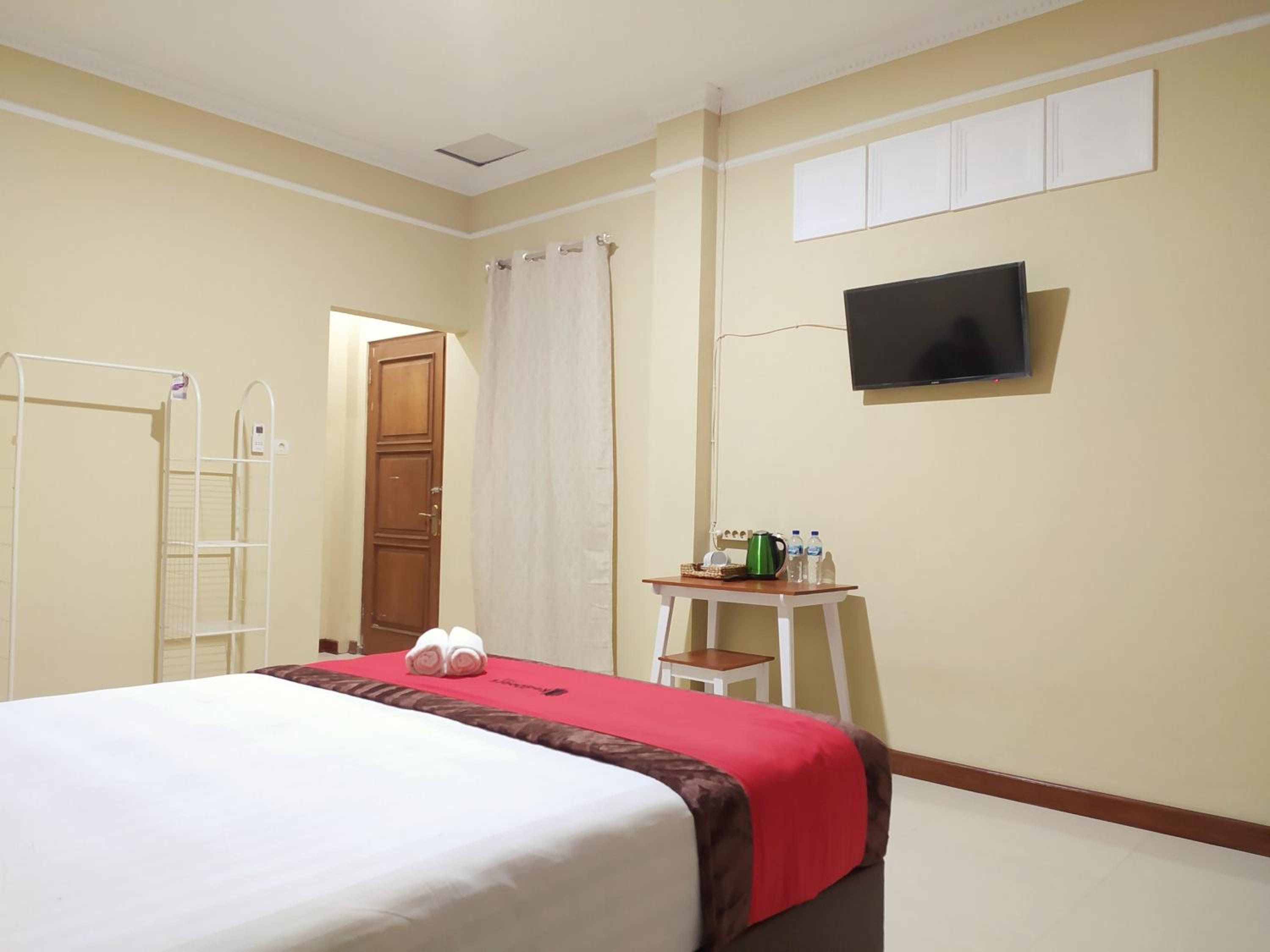 Deluxe Room - Photo 10
