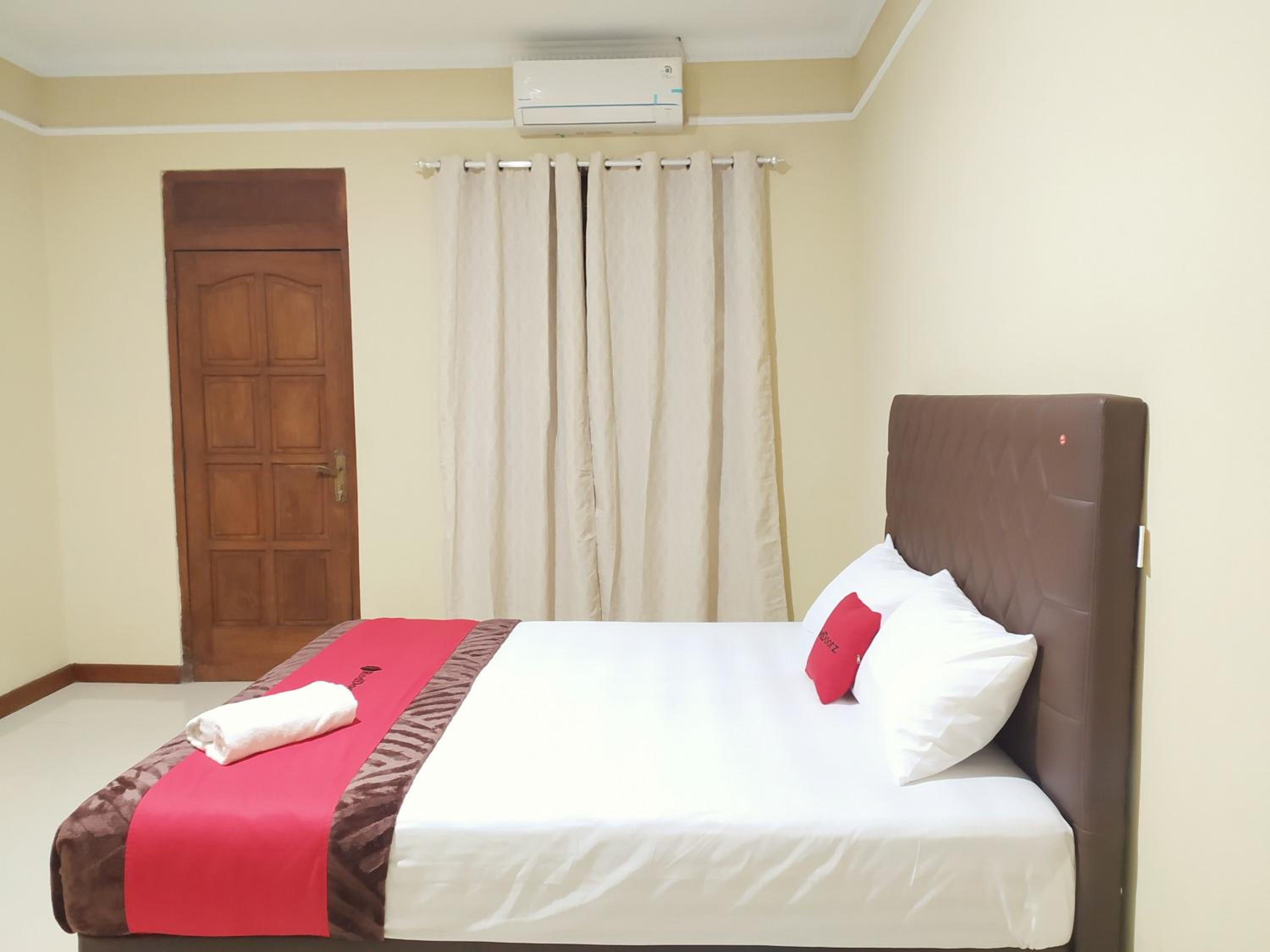 Deluxe Room - Photo 6