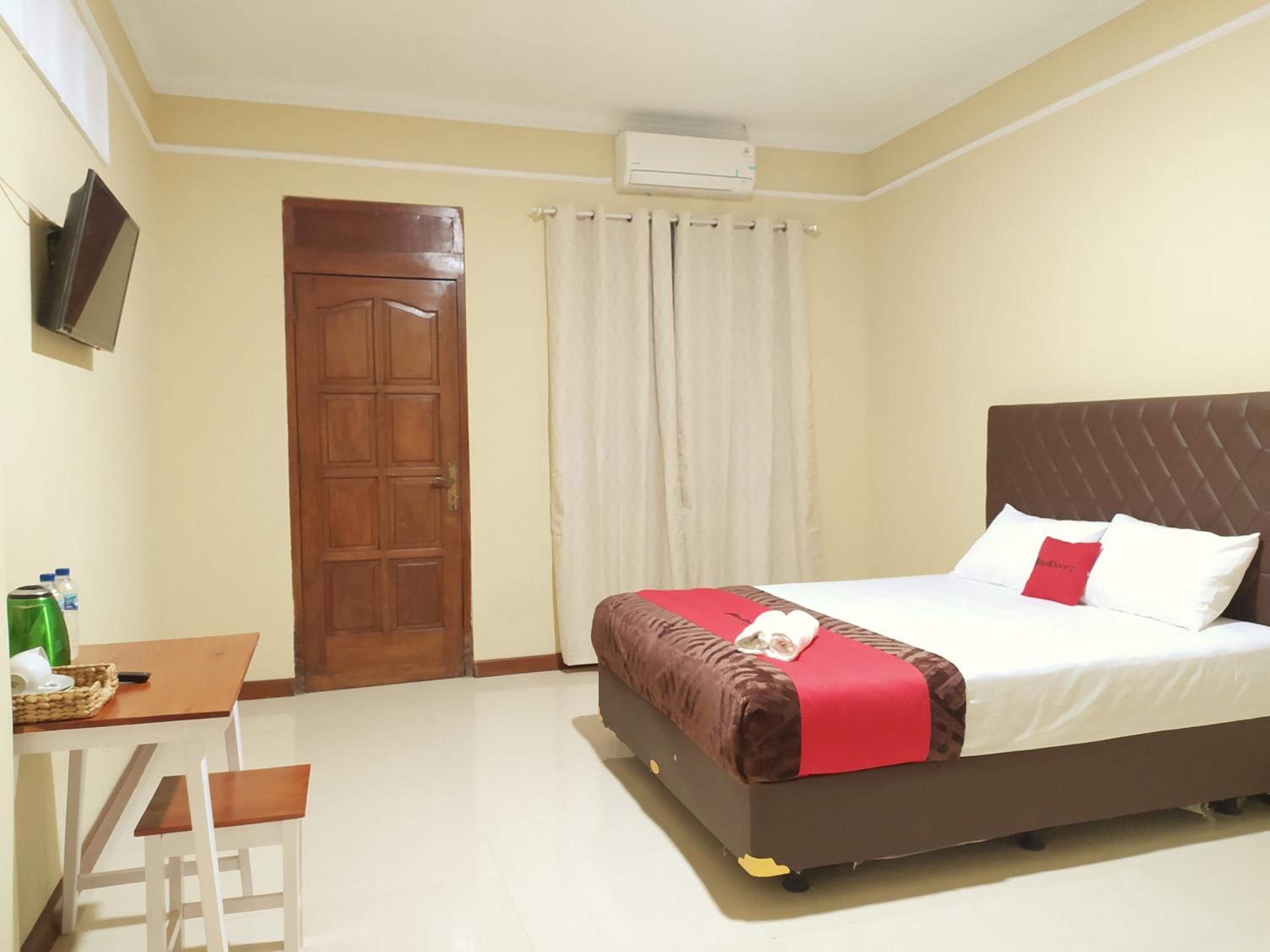 Deluxe Room - Photo 5
