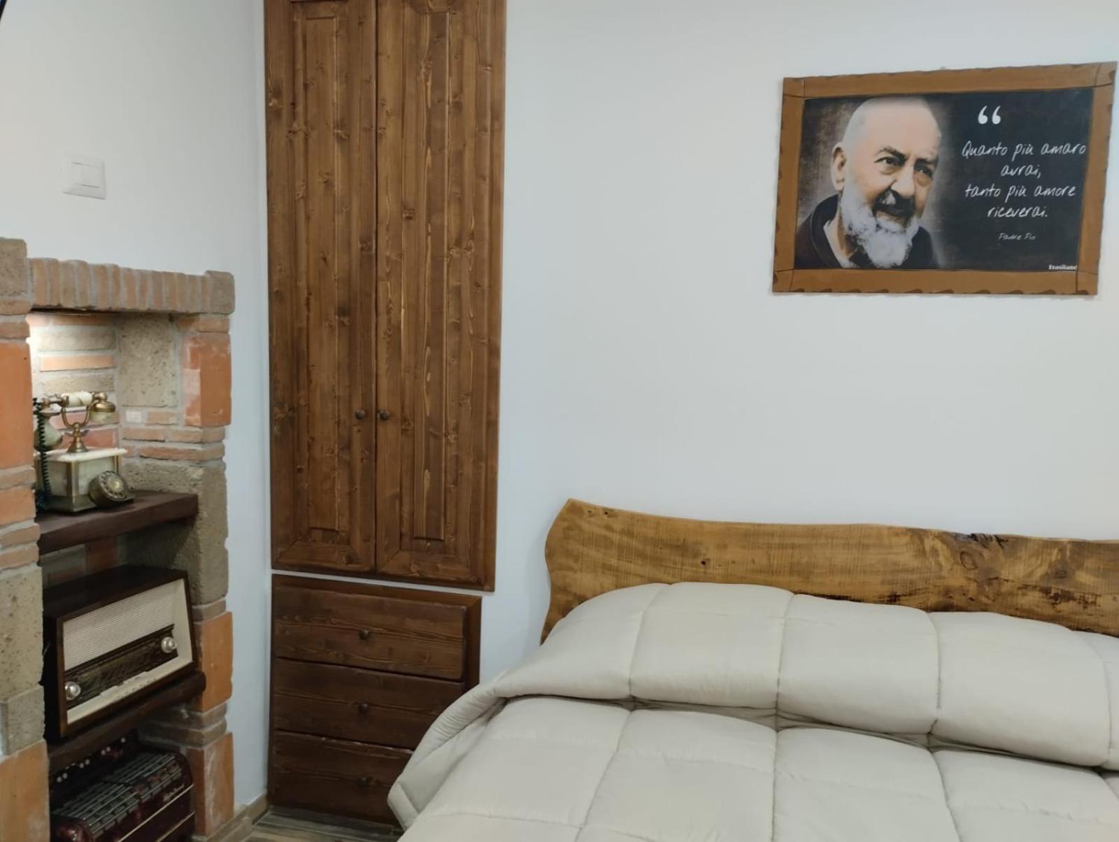 King Room with Balcony - Photo 3