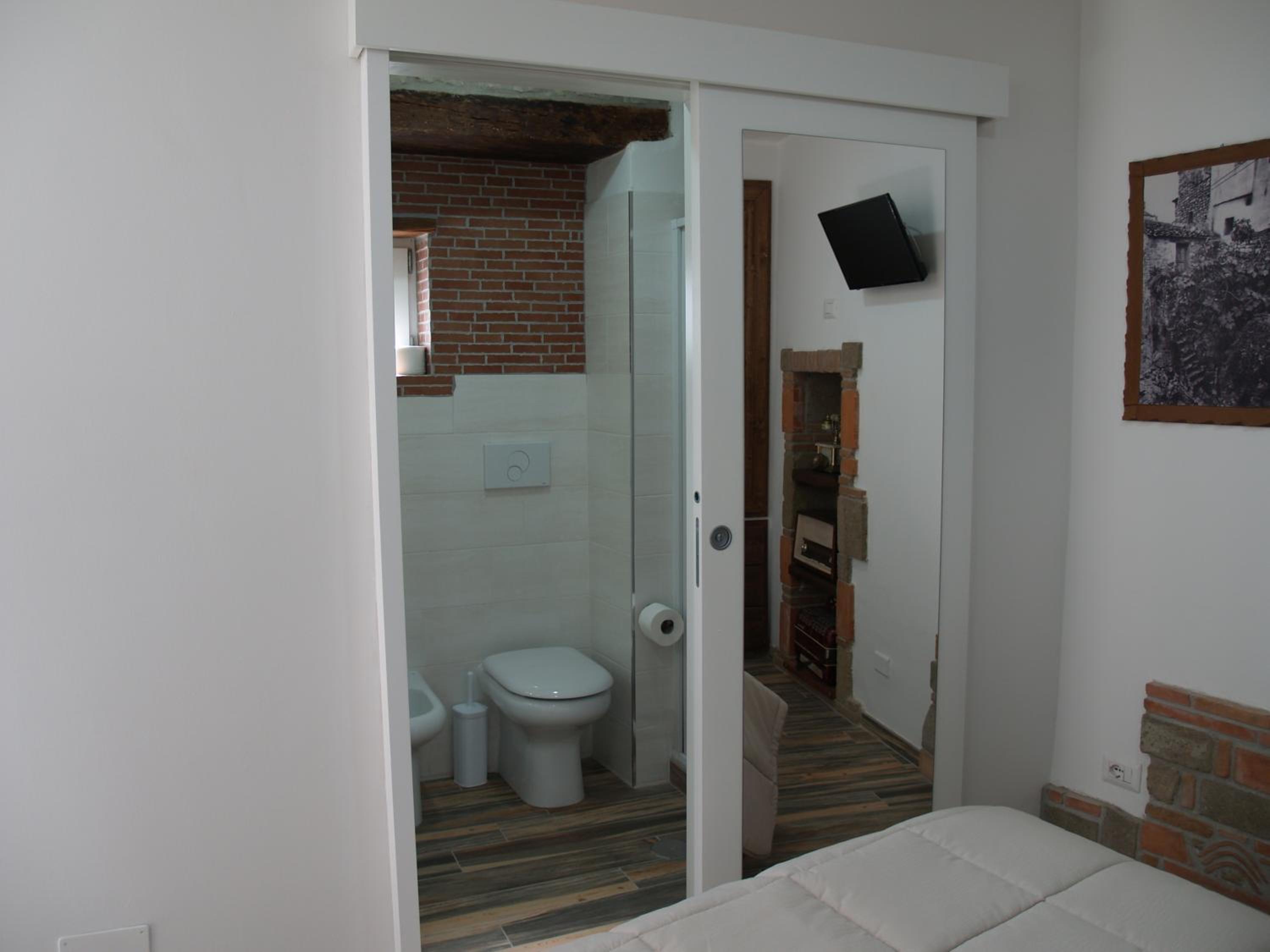 King Room with Balcony - Photo 1