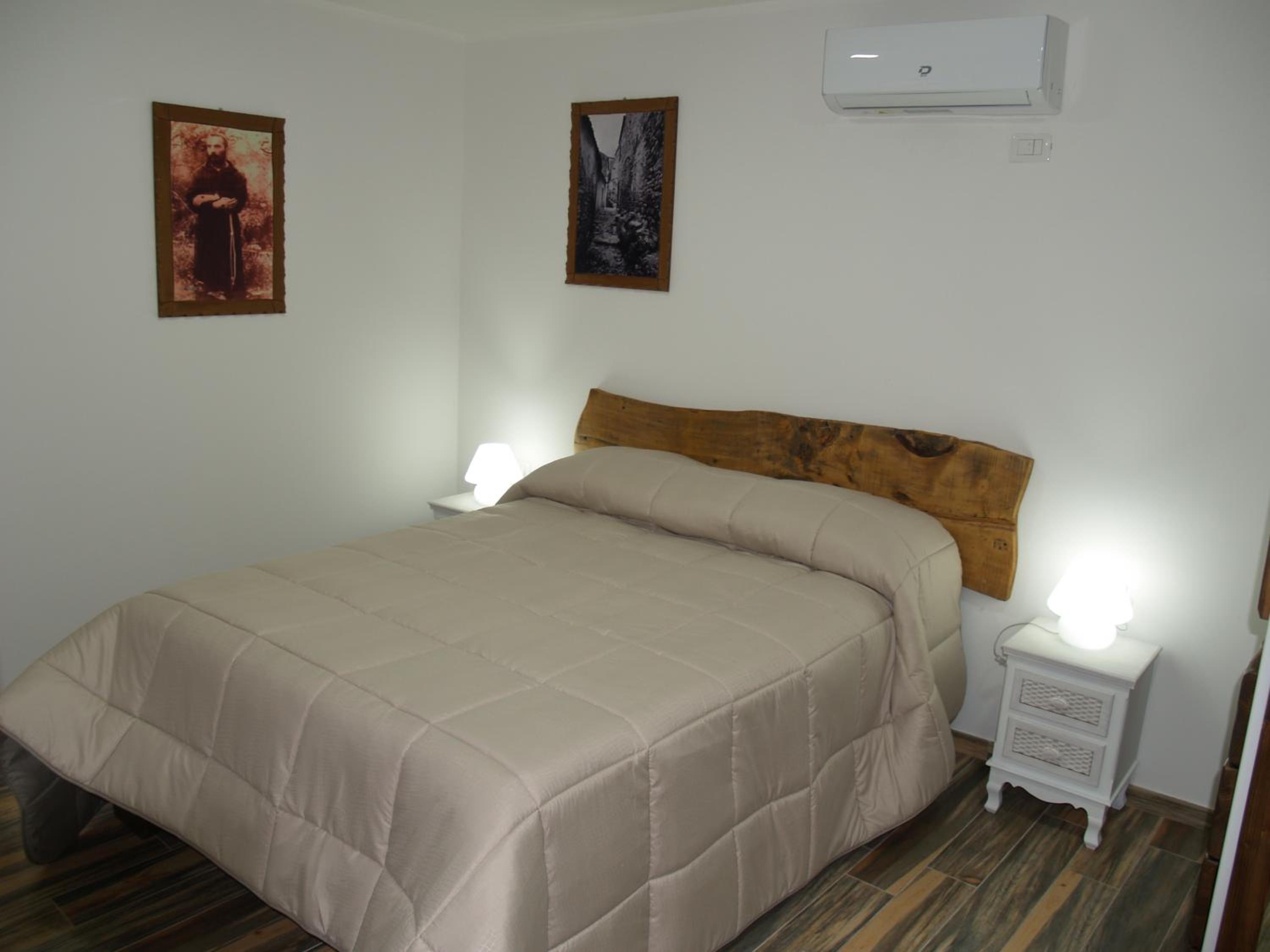 Deluxe King Room photo 1