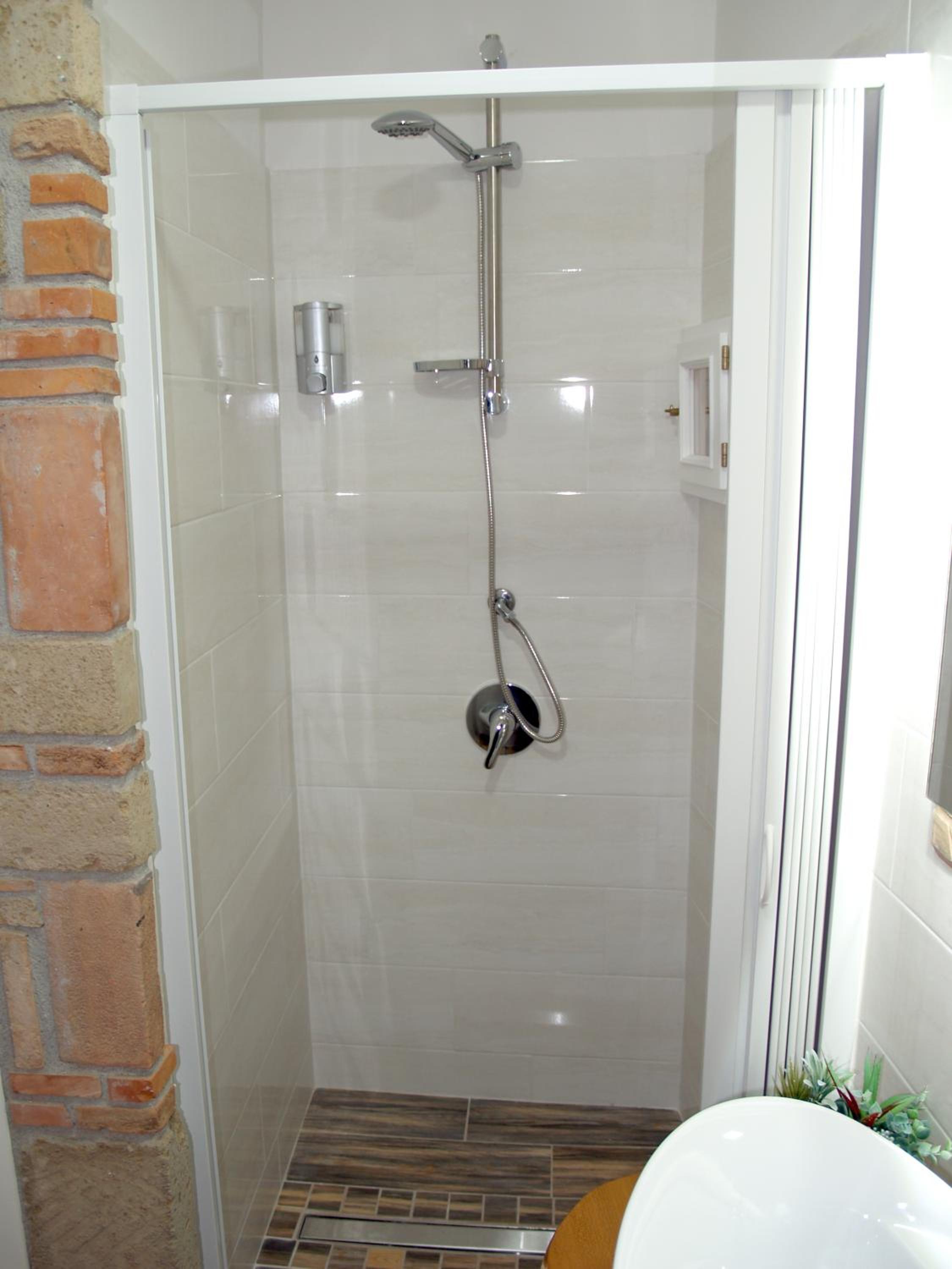 Deluxe Triple Room - Photo 6
