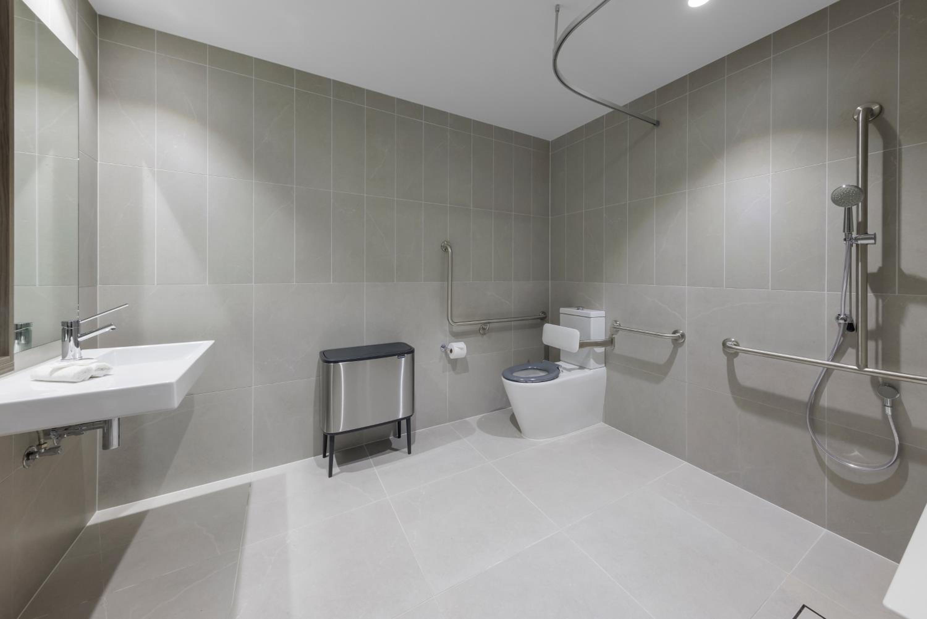 One-Bedroom  Apartment  Accessible - Photo 2