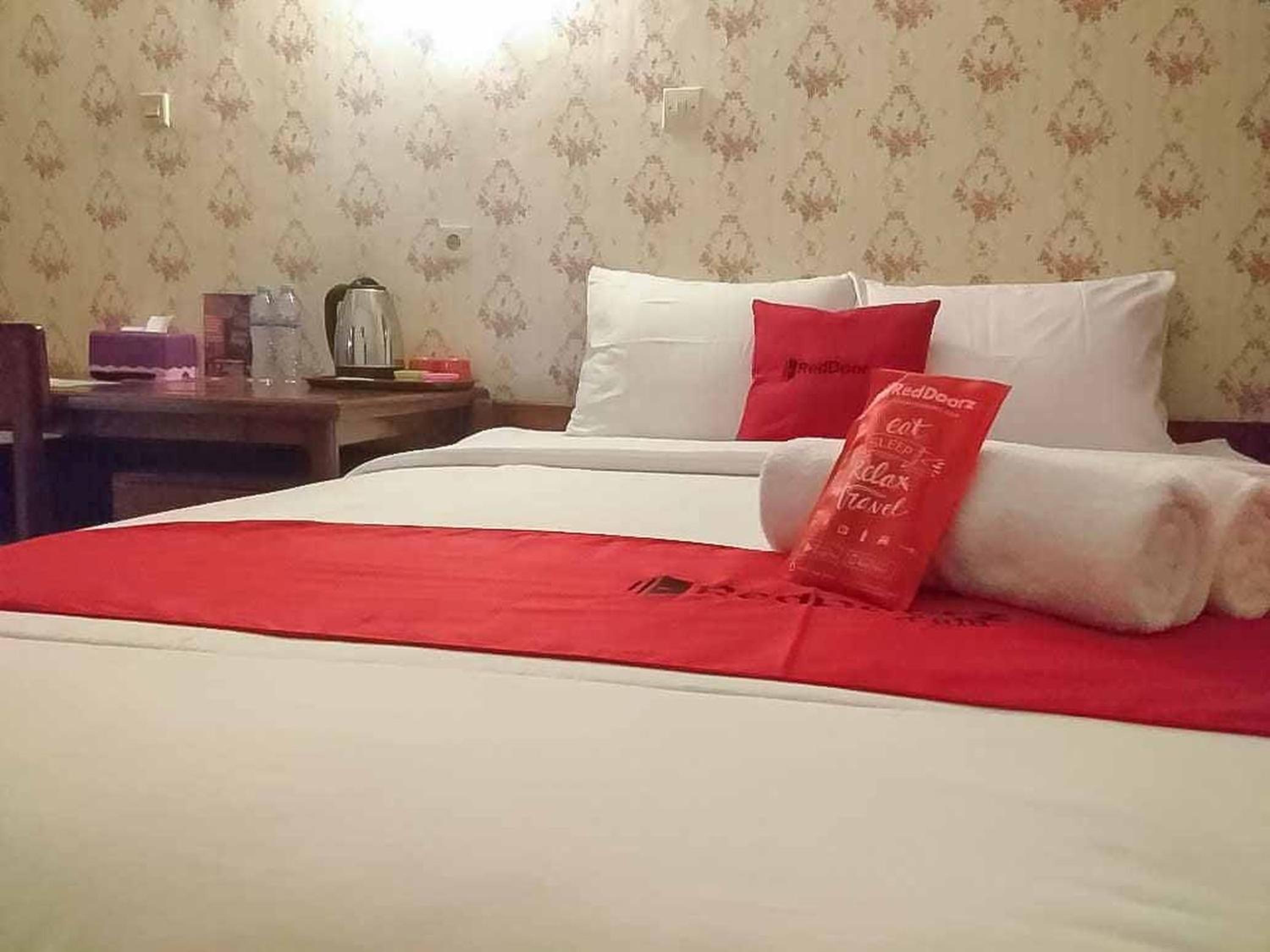 Deluxe Room - Photo 3