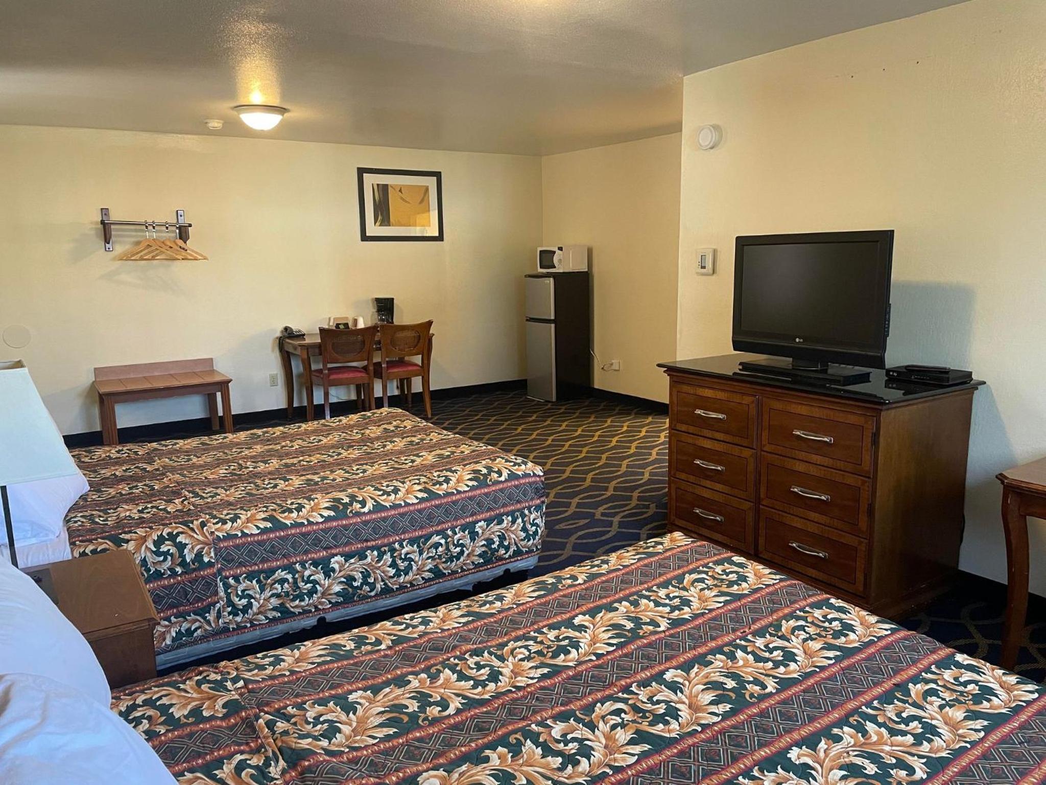 Family Room - Photo 1