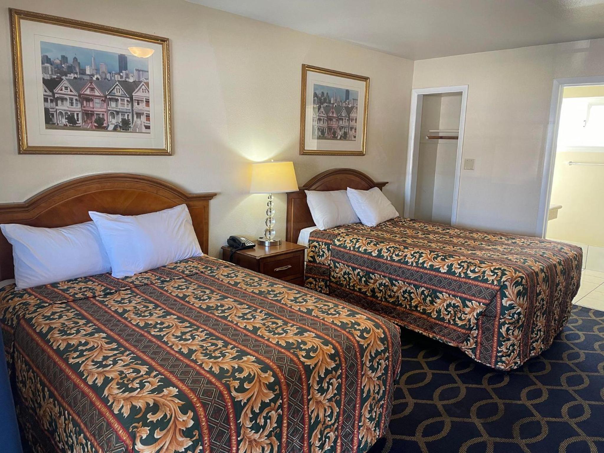 Double Room with Two Double Beds - Photo 4