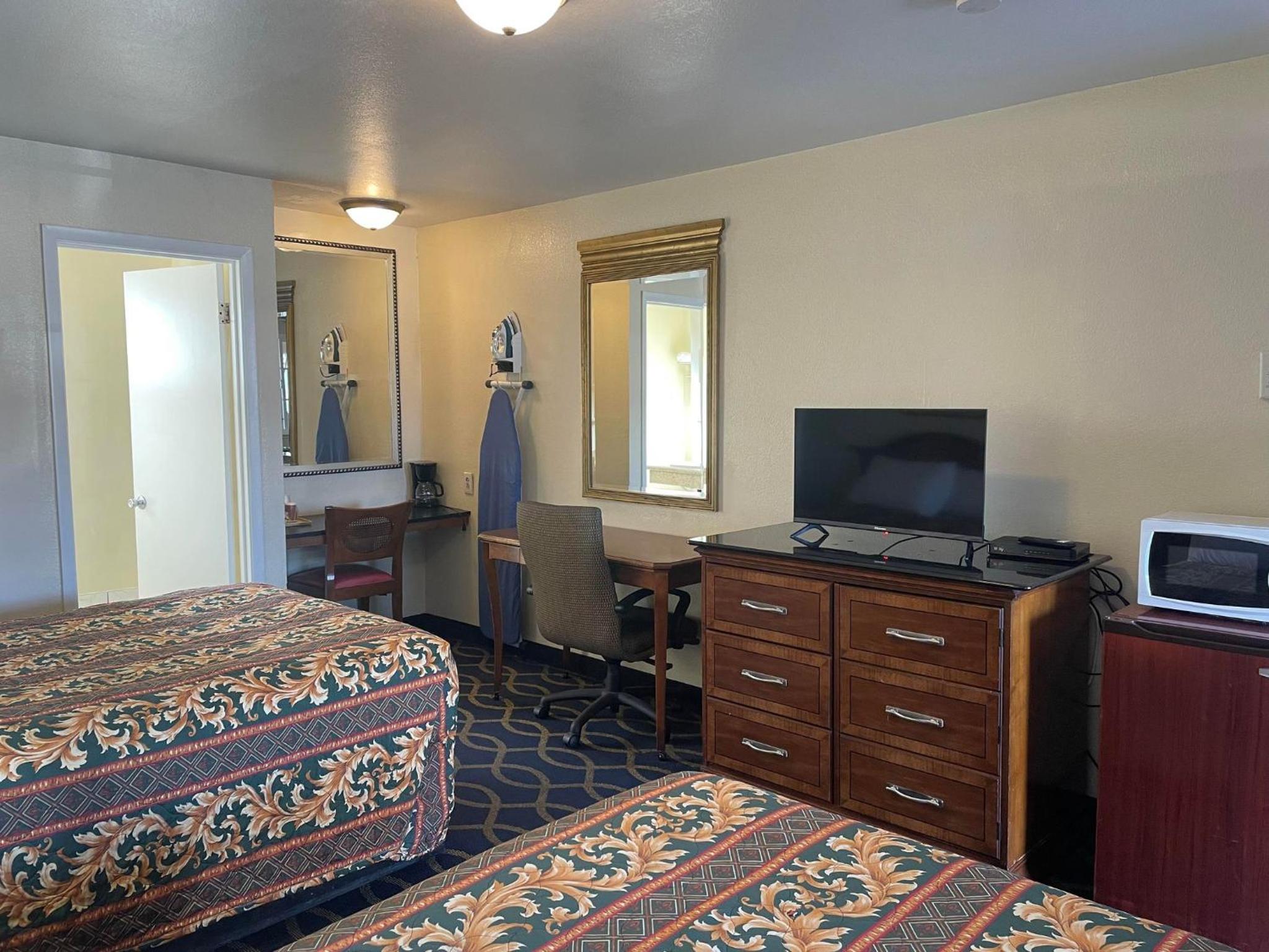Double Room with Two Double Beds - Photo 6