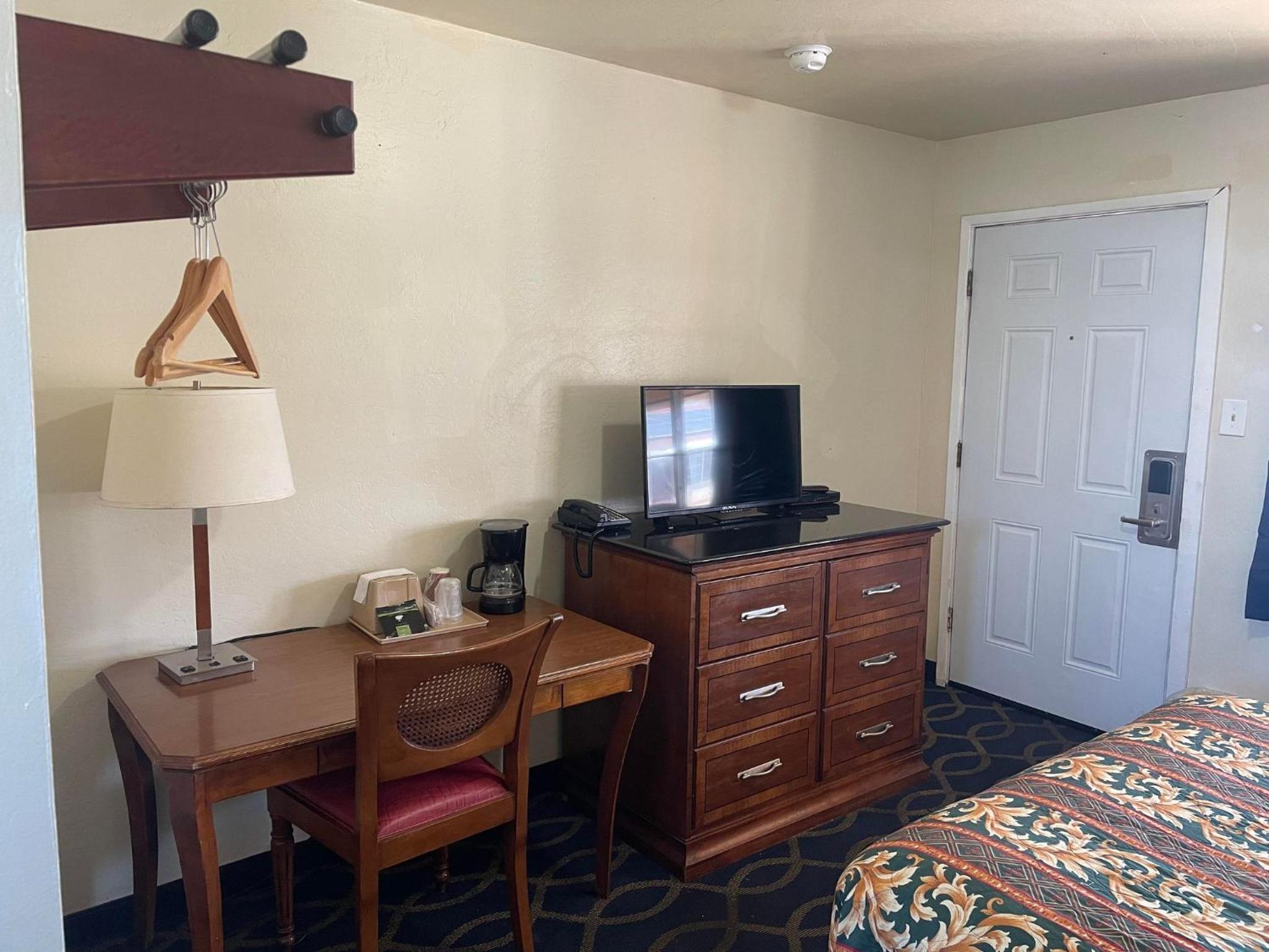 Queen Room - Photo 1