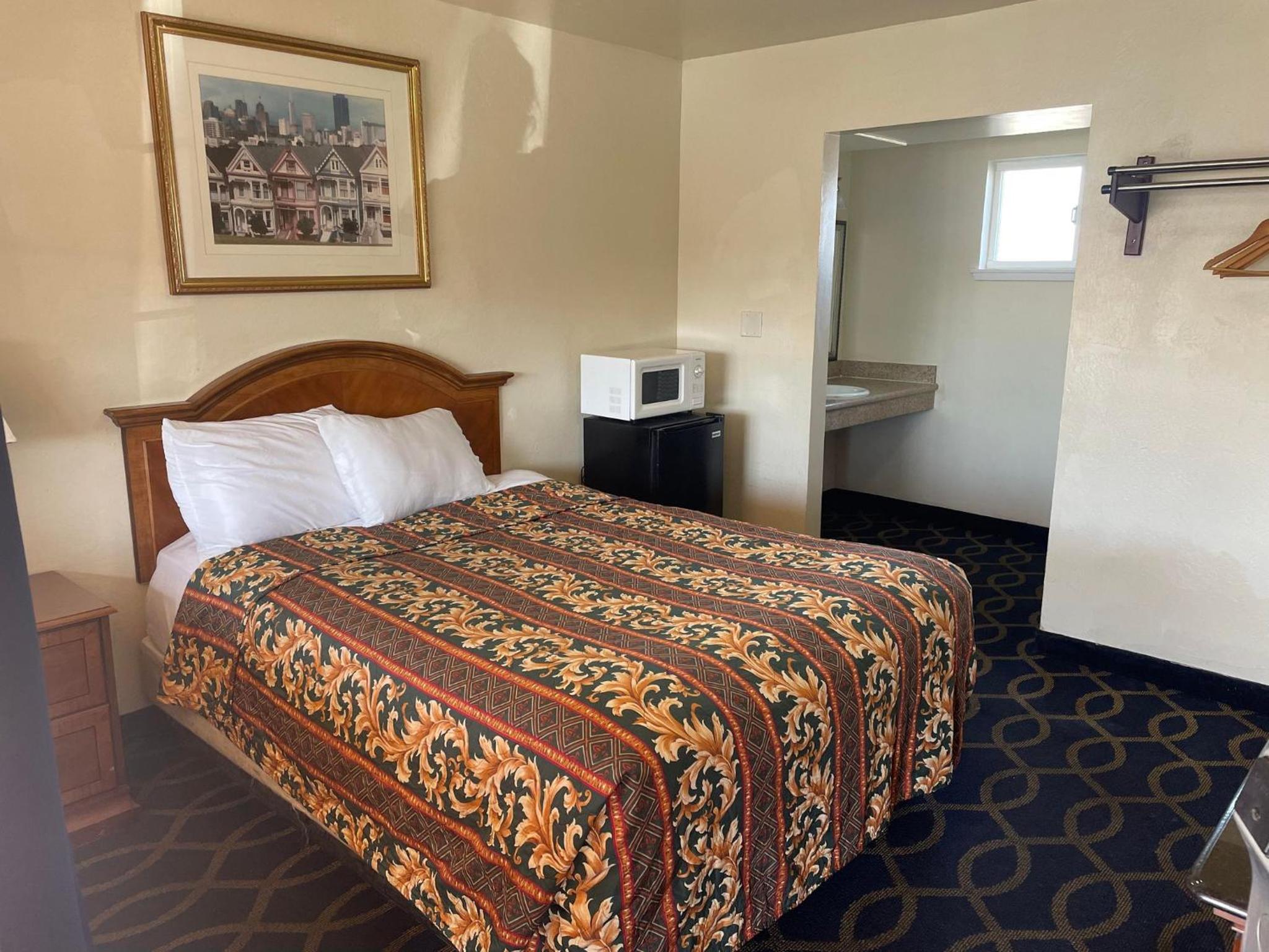 Queen Room - Photo 2