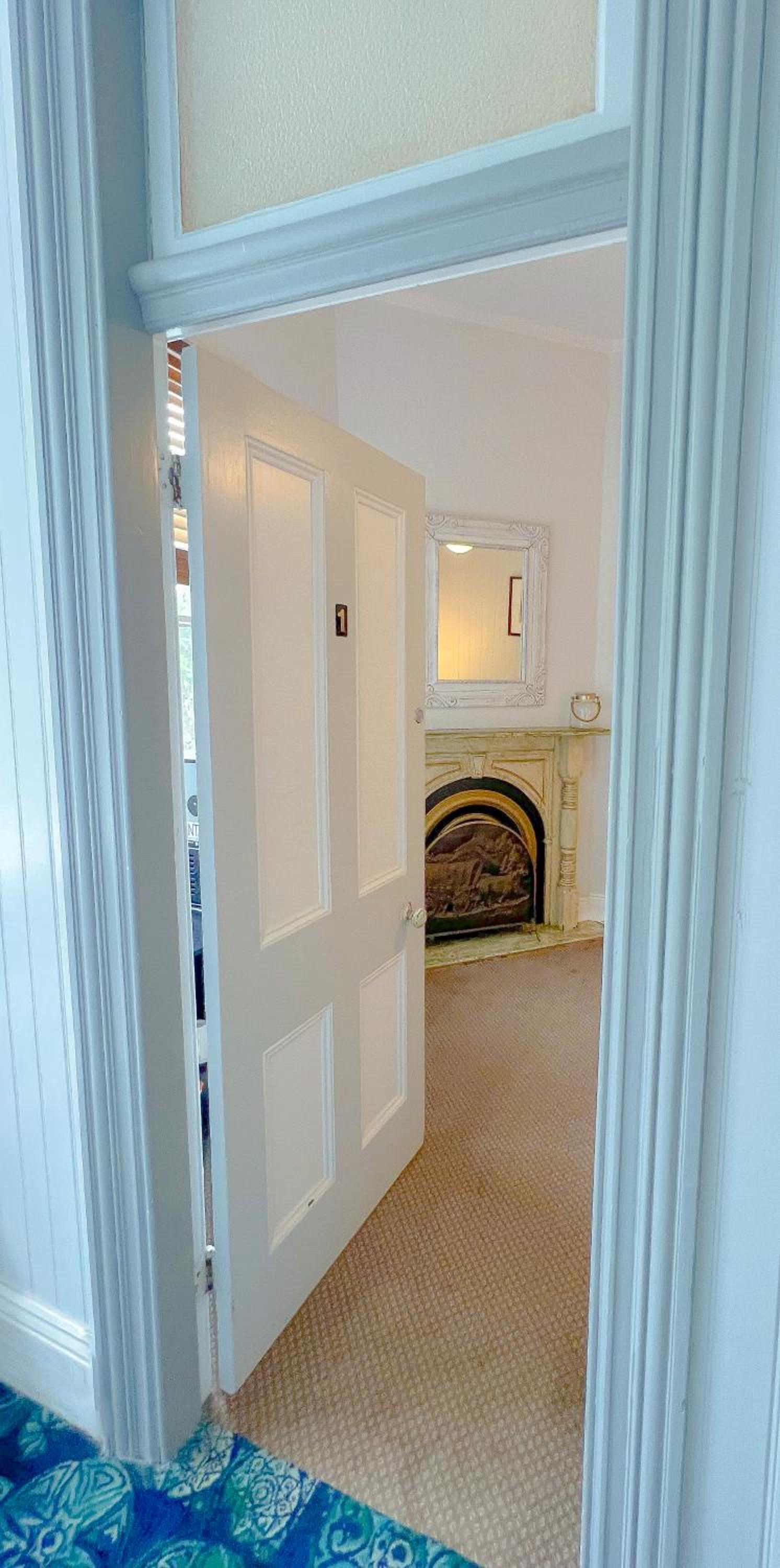 Queen Room photo 1