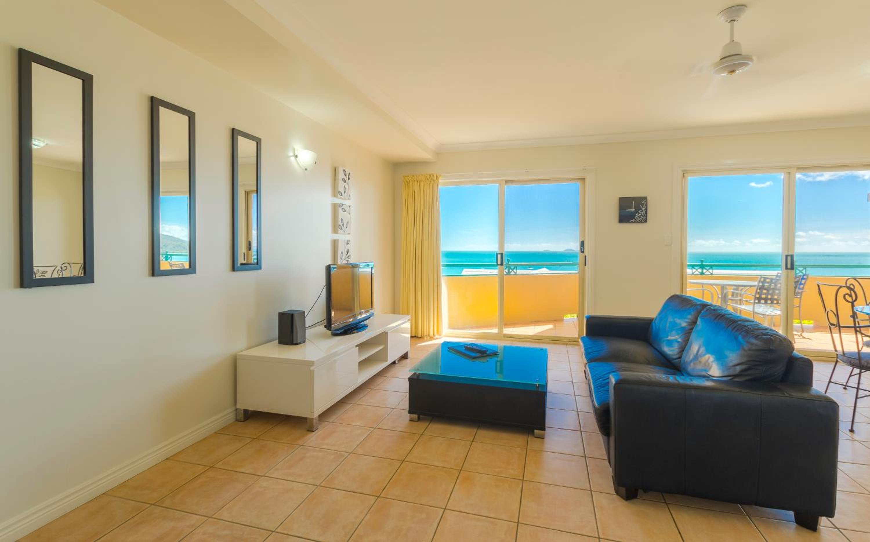 One Bedroom Ocean View Apartment photo 1