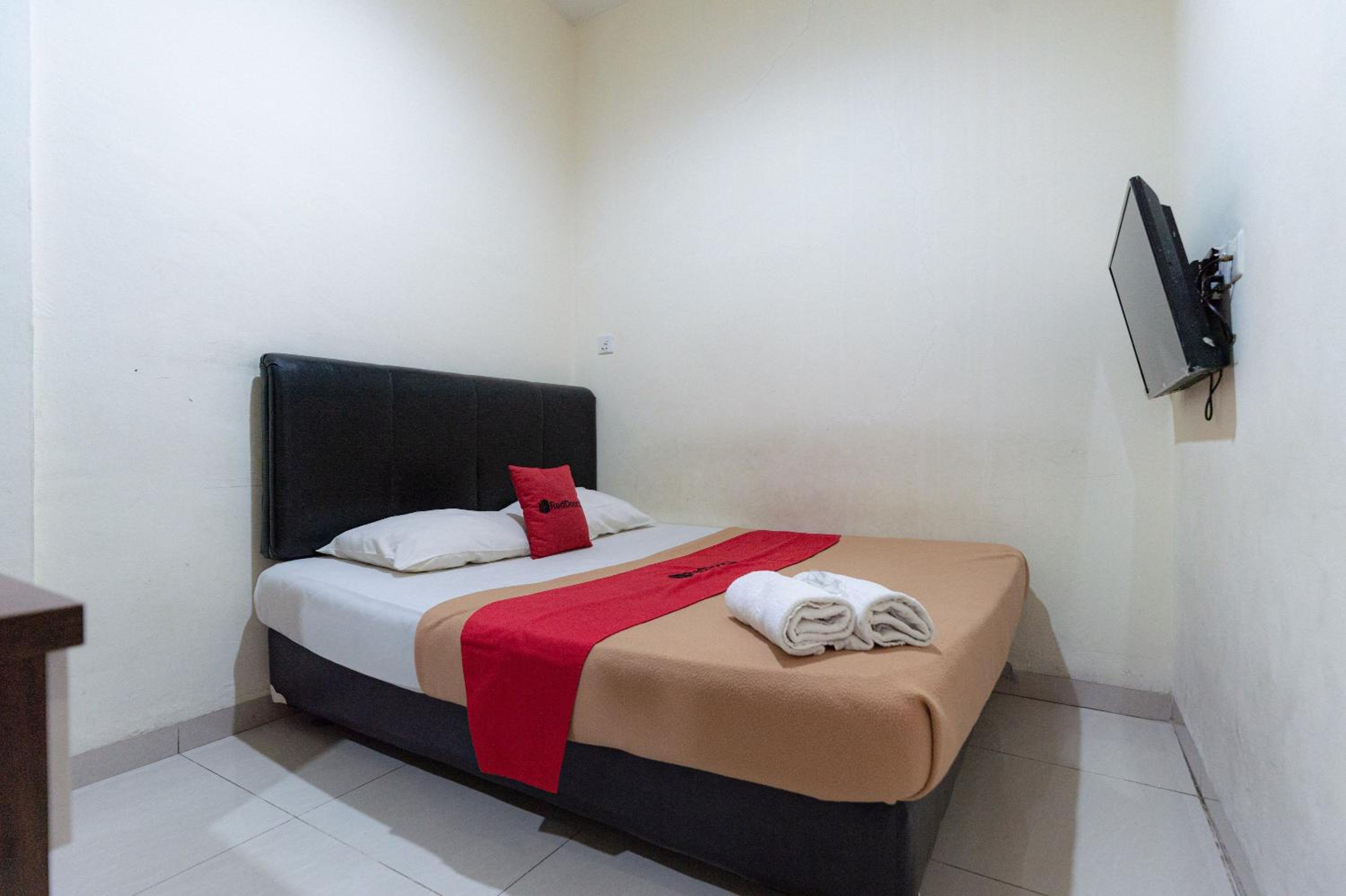 Budget Double Room photo 3
