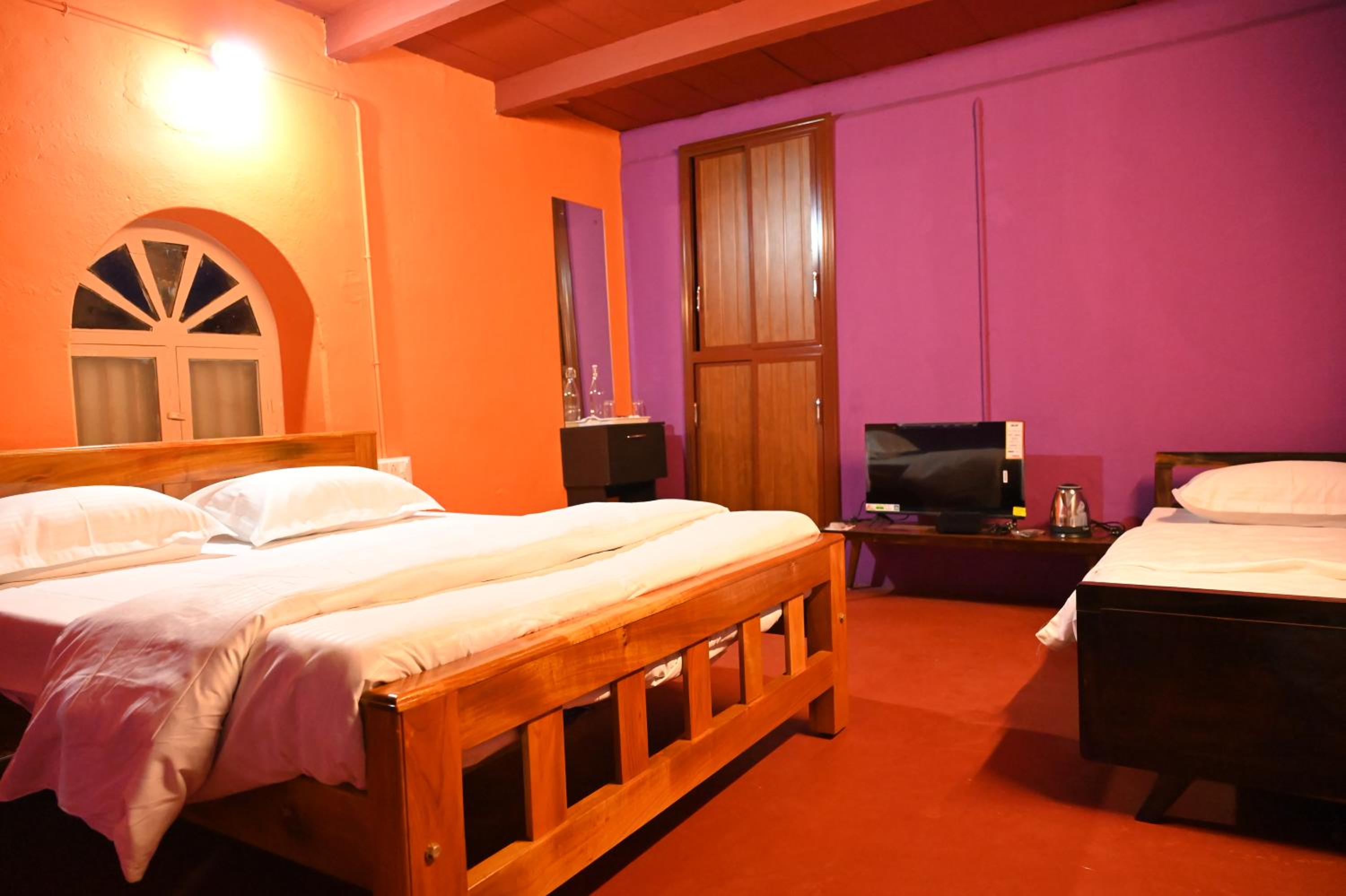 Basic Triple Room photo 1