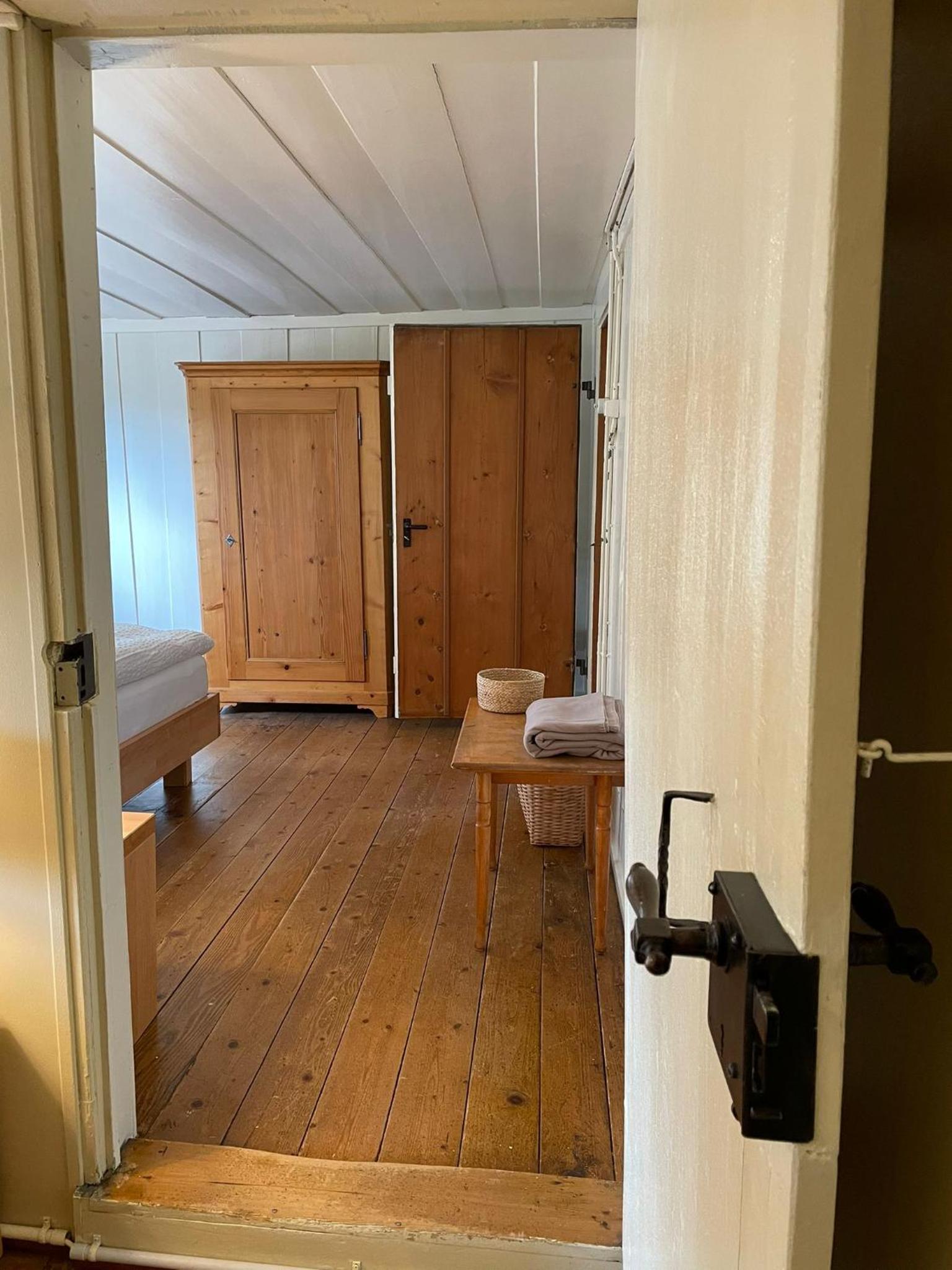 Family Room with Private Bathroom photo 2