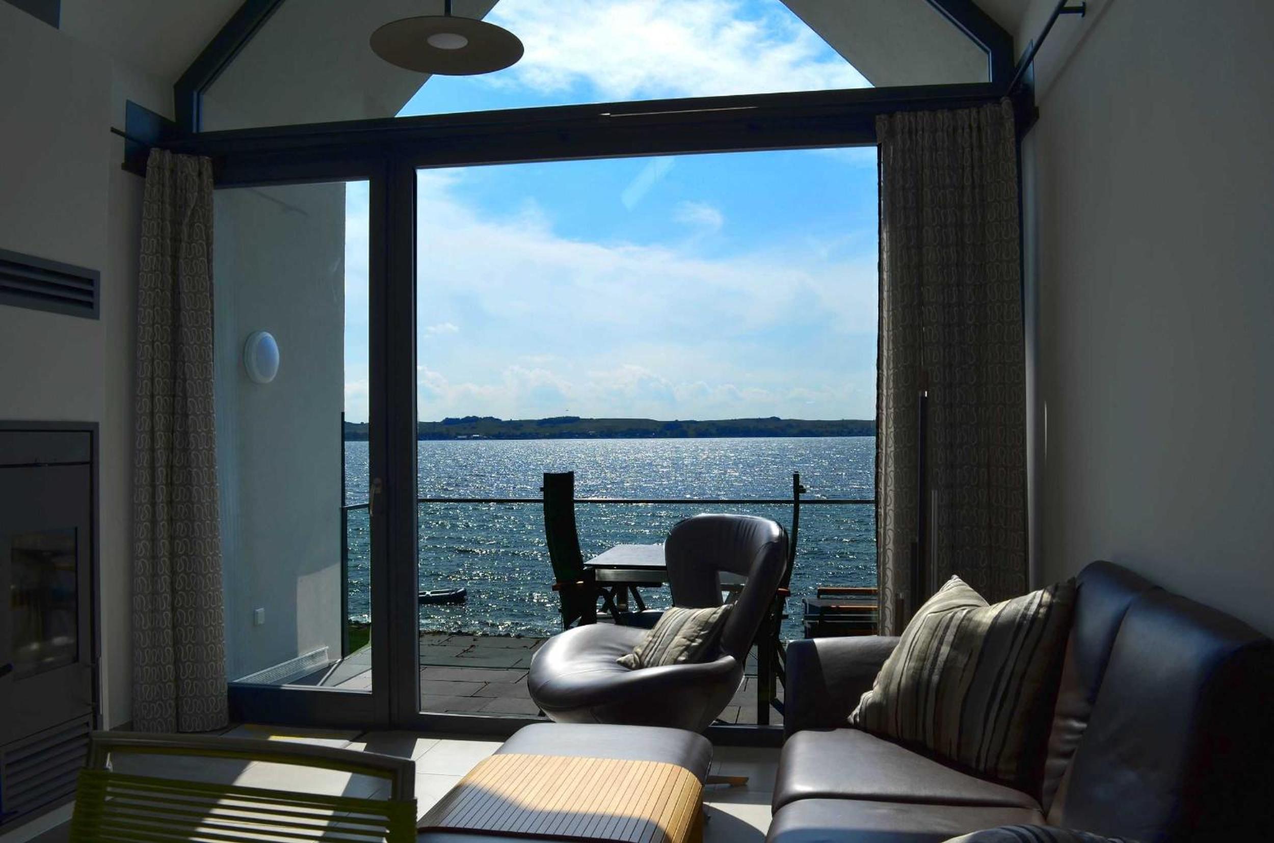 Two-Bedroom Apartment with Balcony photo 2