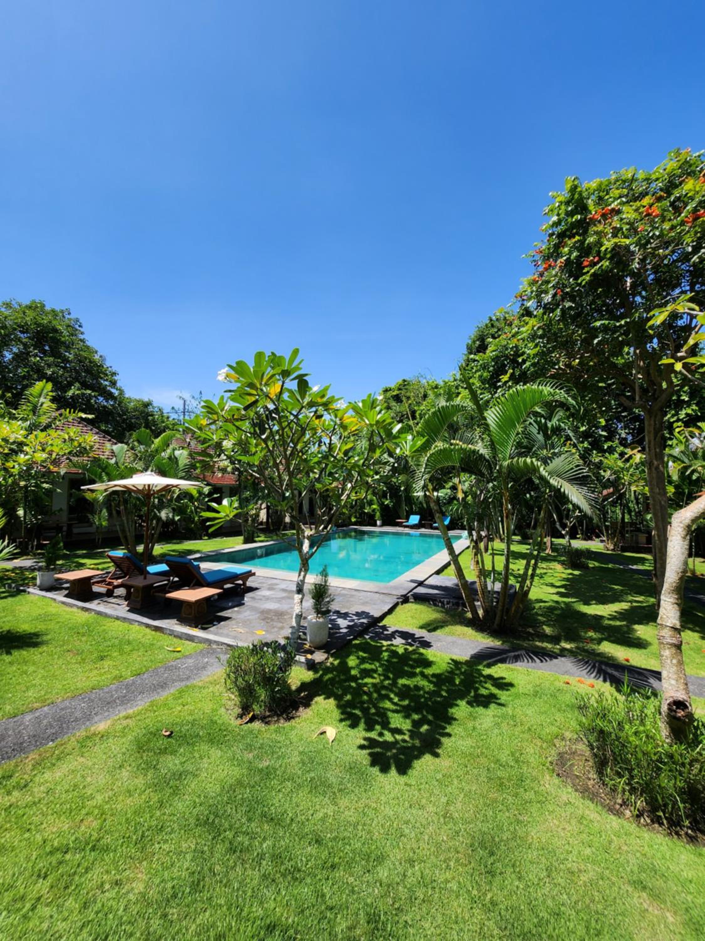 Deluxe Room with Pool View - Photo 10