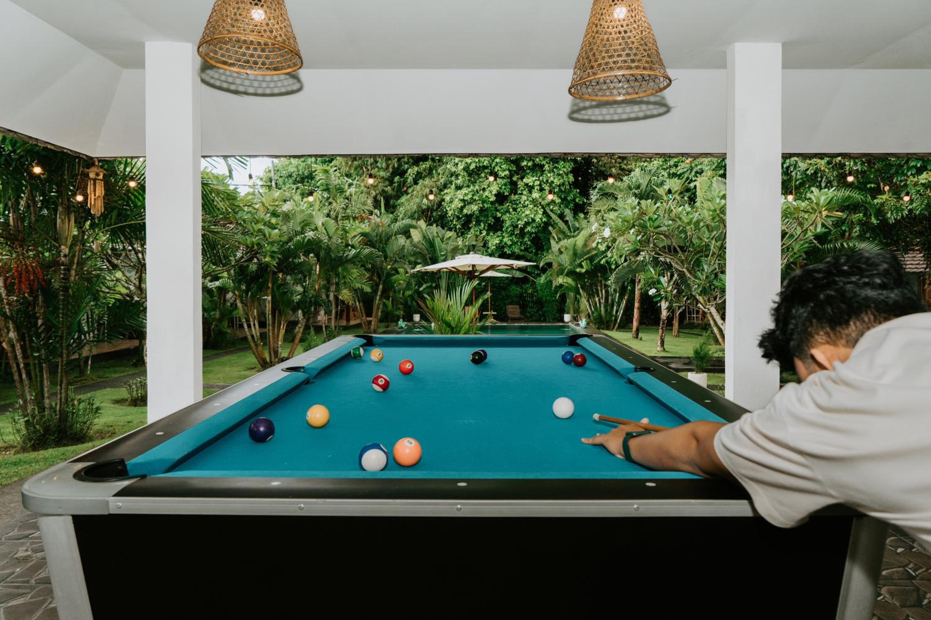 Deluxe Room with Pool View - Photo 6
