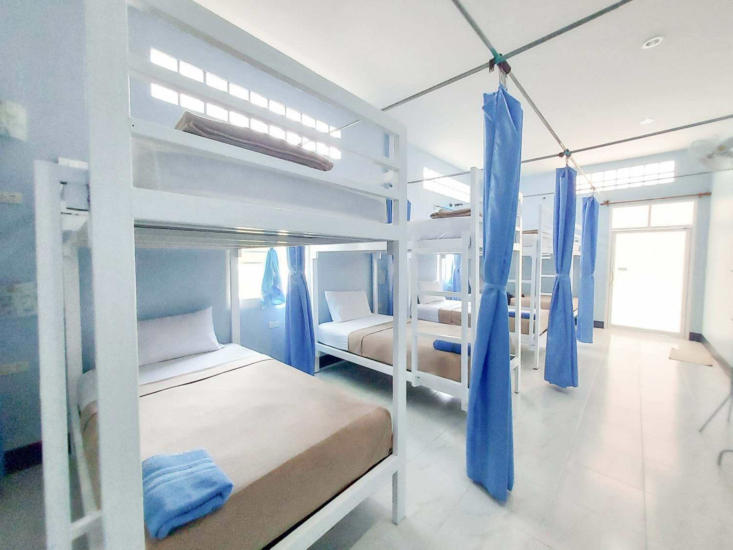 Bed in 12 -Bed Mixed Dormitory Room photo 1