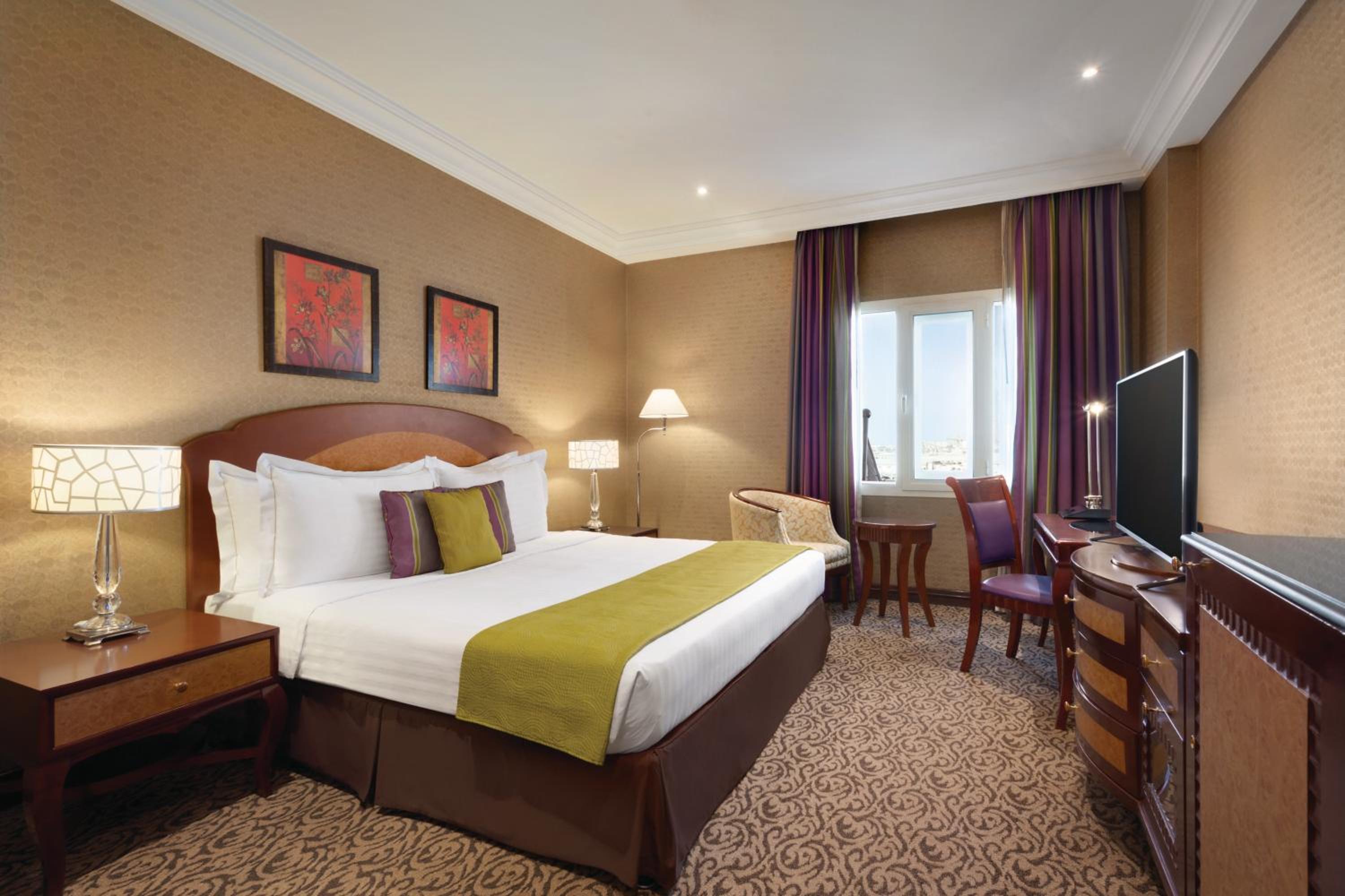 Deluxe King Room - Photo 4