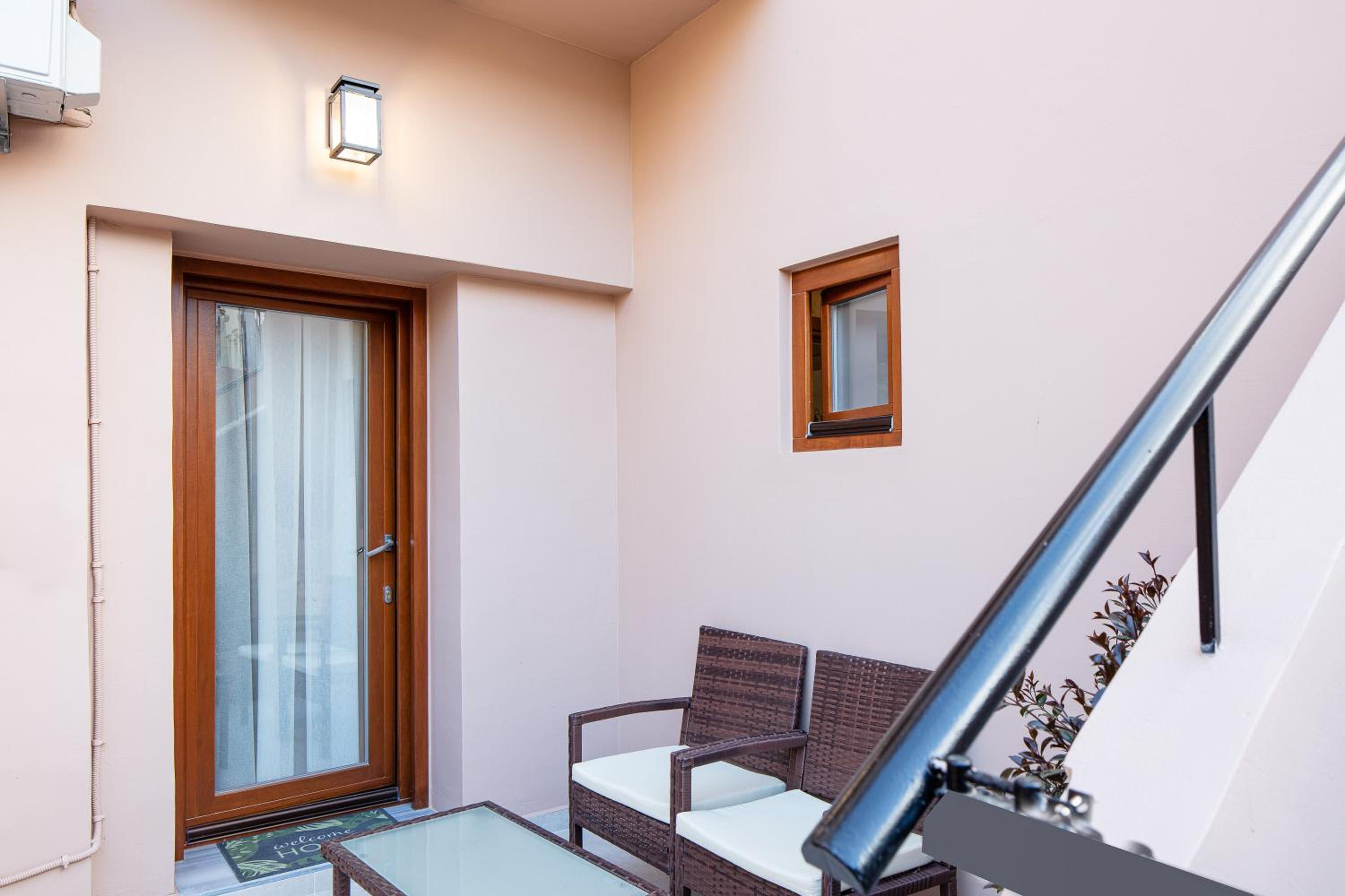 Superior Studio with Terrace & Open-Plan Bathtub - Photo 7